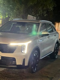سورنتو موديل 2025 ماشيه 35 الف فول مواصفات عده البنورما كشن كهرباء دات...