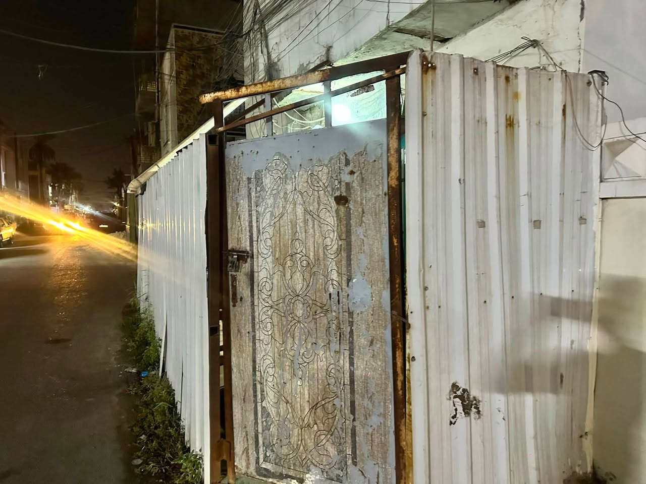 لسلام عليكم عندي سياج جينكو  10قطع ورطوات حديد اريد ابيعه  عرضه  9مترات ونص ارتفاع مترين اجينكوه عرضها 110 ورتفاعها مترين. وباب وفرده ثكيله. وشغله قوي وحديد قوي قيمه بلي يرضه الله وخذه مكاني بغداد المشتل ***********
