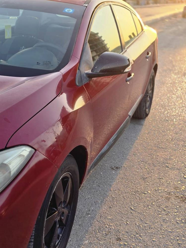 🚗 رينو فلونس 2013 ⚙️ محرك 1600 الاقتصادي المرغوب 🔄 كير AT أوتوماتيك للبيع او المراوس
📢 للبيع
✅ المحرك جديد، صارله شهر من شدّيته، وحاوية بالكارتون. ✅ الكير مكفول. ✅ منظومة تبريد كاملة جديدة. ✅ الحدادية كاملة جديدة. ✅ داينمو جديد. ✅ سلف جديد. ✅ منظومة بنزين جديدة. ✅ مشط ستيرن جديد. ✅ ويل رياضي أسود. ✅ هزة جديدة. ✅ منظومة زنون جديدة. ✅ شاشة CarPlay.
💯 السيارة ما بيها أي نقص، جاهزة للاخير، وعالفحص وين ما تحب تفحص.
🔢 الرقم إنكليزي (29) قابل للتحويل بأي مكان يعجبك.
📄 السيارة باسمي، عنواني الديوانية - المركز، والتحويل ثاني يوم.
📸 السونار مالتها موجود بالصور..
✨ كلشي موجود بالسوك وحسب النضافه ، والسيارة نظيفة وتعبان عليها كلش.  السعر ٤٥ للاستفسار
📞 *********** ديوانية, القادسية
