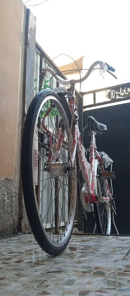 السلام عليكم بايسكل البيع حجم ٢٧بايسكل ياباني اصلي ويل لامامي داينمو مكينه كير بايسكل ياباني مكاني بغداد الرقم ***********
