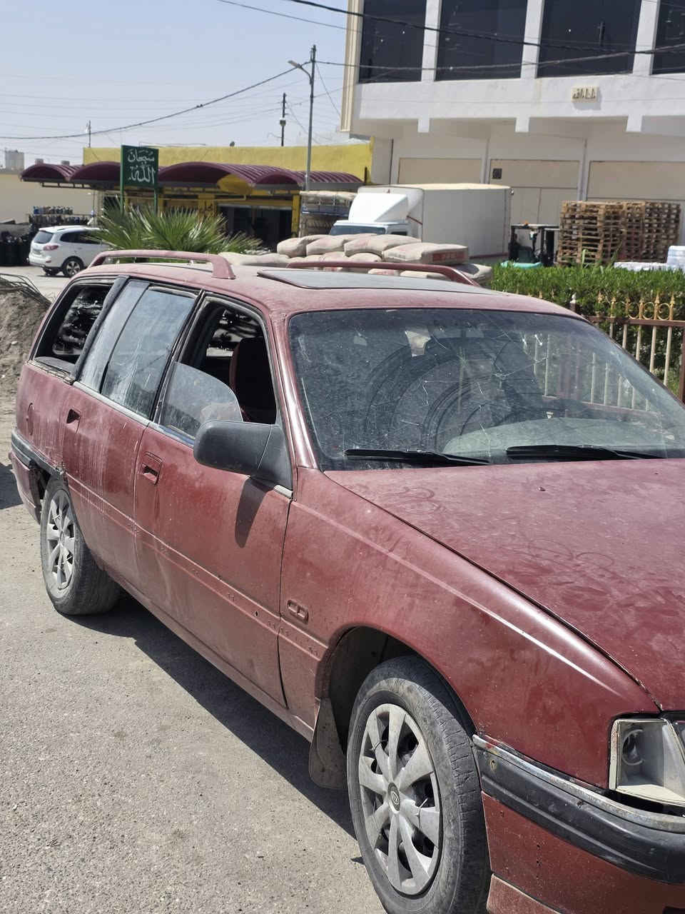 سياره اوميجا 20 للبيع شرط وكاله المحرك الجير شرط تطلع بالترايع السنجار سياره شغال كل شي ما بيها السعر مليون دينار وبي مجال فتشي بسيط الرقم الهاتف ***********
