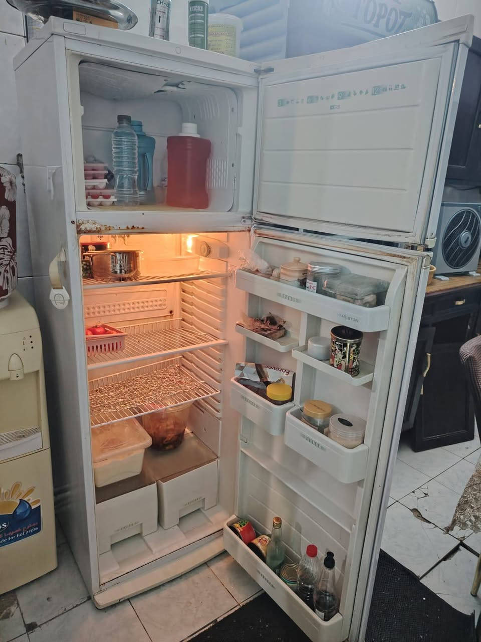 اغراض  بيت للبيع مكان حي الجهاد الرفاق مستعجله عالبيعه للتواصل خاص فقط *********** غير متواجدين بالتعاليق
