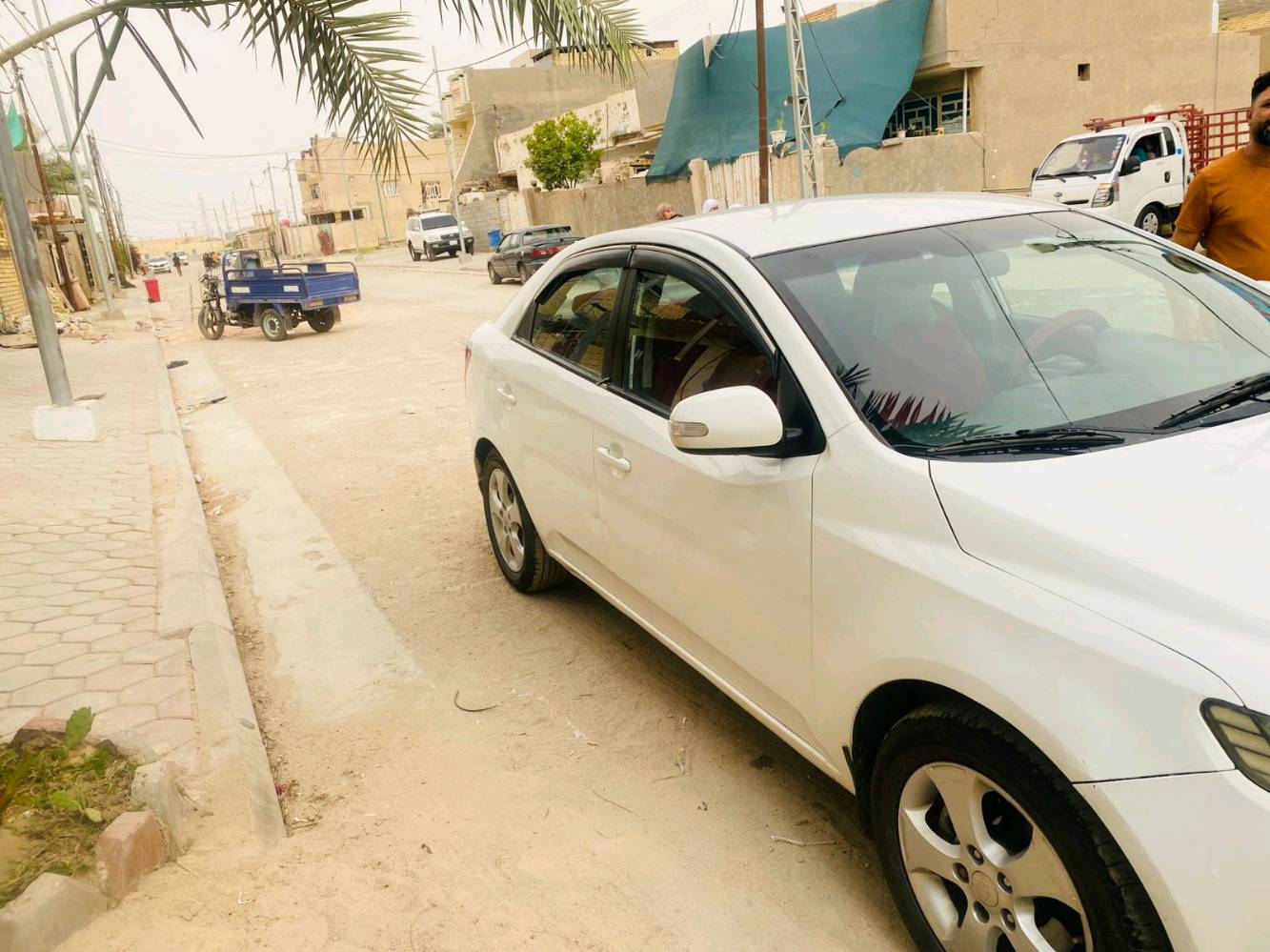 سيراتو 11خليجي معروضه ب 96 وبيها مجال 
التفاصيل موجودة بالسونار المكان واسط الصويرة.  
داخل لونين 
شاشة 
كامرة 
مكينة 1600
كير اربع نمر 
شادلها مكينة جديدة 
حساسات اشاير بالمري 
حدادية جديدة 
تخم تاير جديد 
رقم سليمانية دولي سنوية 2030
 ***********