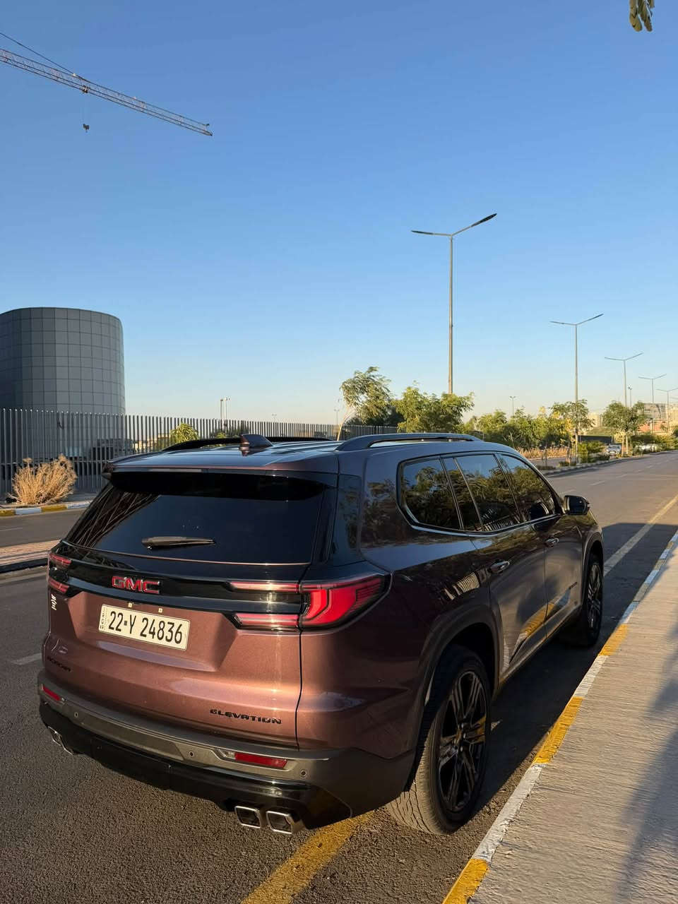 🔹 المركبة: جي إم سي أكاديا Elevation

🔹 الموديل: 2025 

🔹ممشى السيارة 33,500km

🔹 السعر المطلوب: 31,500$ وبيها مجال 

🔹 الوارد: أمريكي 🇺🇸

🔹 المحرك: 2.5 لتر تيربو 4 سلندر

🔹 القوة: 328 حصان

🔹 الدفع: أمامي FWD

🔹 استهلاك الوقود: حوالي 9.0 لتر / 100 كم

🔹 اللون: عنابي 

🔹 الرقم: أربيل

🔹 الضرر: ضرر بسيط في الجاملغ الأمامي وبيها بارد بالباب 

🔹 الأيرباكات: ضرر إيرباك البردة

🔸 المحرك والأداء:

• محرك 2.5 لتر تيربو 4 سلندر

• قوة 328 حصان

• عزم دوران 442 نيوتن متر

• ناقل حركة أوتوماتيكي 8 سرعات

• دفع أمامي FWD

• محرك تيربو يوفر أداءً قوياً واستجابة ممتازة

• أوضاع قيادة متعددة

• نظام تشغيل وإيقاف المحرك تلقائياً

• أداء قوي ومميز لفئة Elevation

🔸 التصميم الخارجي:

• تصميم جديد كلياً وعصري

• واجهة أمامية بتصميم جي إم سي المميز

• مصابيح أمامية LED

• إضاءة نهارية LED

• مصابيح خلفية LED

• إضاءة أمامية أوتوماتيكية

• تصميم SUV أمريكي فاخر ورياضي

🔸 أنظمة الأمان والمساعدة:

• أنظمة GMC Pro Safety

• نظام المكابح التلقائية في حالات الطوارئ

• التحذير من الاصطدام الأمامي

• نظام المحافظة على المسار

• تحذير مغادرة المسار

• مثبت سرعة متكيف Adaptive Cruise Control

• نظام مراقبة النقطة العمياء

• تحذير حركة المرور الخلفية

• كاميرا خلفية

• ⁠كاميرات 360 درجة 

• نظام مراقبة ضغط الإطارات

• أنظمة الثبات الإلكتروني والتحكم بالجر

• وسائد هوائية متعددة

🔸 التكنولوجيا والراحة:

• شاشة وسطية كبيرة عالية الدقة

• شاشة معلومات للسائق

• Apple CarPlay

• Android Auto

• Bluetooth

• أوامر صوتية

• تشغيل عن بُعد

• دخول وتشغيل ذكي

• تحكم أوتوماتيكي بدرجة الحرارة

• مقاعد أمامية كهربائية

• مقاعد أمامية مدفأة

• مقود متعدد الوظائف

• شحن لاسلكي للهاتف

• نظام صوتي مميز

• منافذ USB متعددة

🔸 المقصورة الداخلية:

• مقصورة عصرية وفاخرة

• مساحة داخلية واسعة

• مقاعد مريحة تتسع لـ7 أشخاص

• مقاعد أمامية كهربائية ومدفأة

• مقود متعدد الوظائف

• تصميم داخلي عصري

• تشطيبات داخلية مميزة

📍 السيارة في بغداد الكرخ للاستفسار ***********
