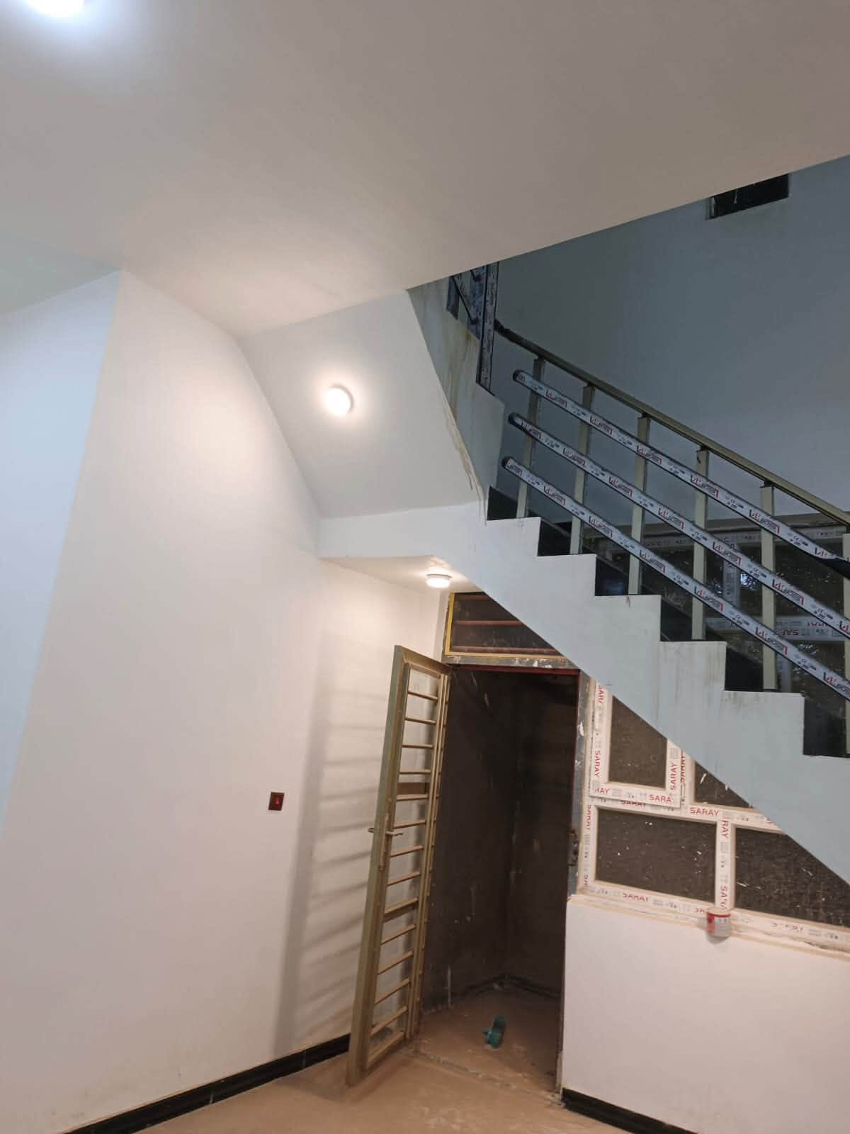 سلام عليكم بيت 🏠 للبيع مساحة البيت 200 متر 
 بسمي 

غرفتين وصاله وحمام ومطبخ طابق ونص 200 متر

العنوان الديوانية بمجمع الروان بيت ممسكون جديد 🆕 

مبني 2025 ممسكون وله يوم البيت مفول جاهز منكلشي 

ماي كهرباء بي ماطور مال ماي من كلشي جاهز صحيات 

جاهزات كهربايت جاهزه فول شغل حديث العنوان الديوانية مجمع الروان 

 السعر 115 مليون بي مجال 🥇
لاستفسار عن البيت اتصل ***********

***********
