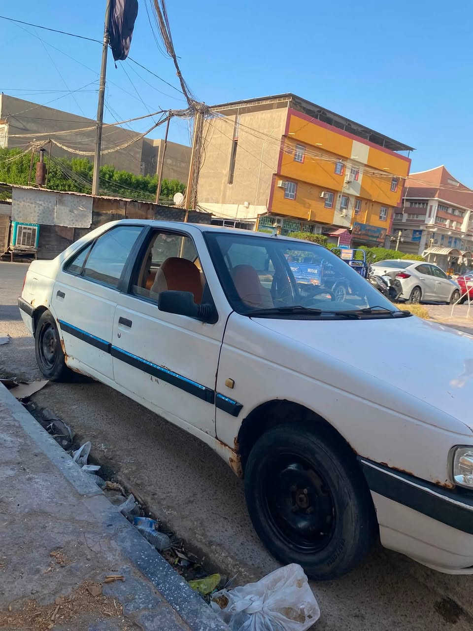 بيجو 405 موديل 10 رقم ذي قار سنوية منتهية مكينة وكير  وحدادية وكهربائيات نعمة من الله تبريد نقص فان  زوج تايرات كدام  كشرة شوف العين مكفوله من ظربه قوية وكلبه وتجية الباقي كدامك   سعرة(20) وبيه مجال للشراي وبيه مجال حك الجيه للاستفسار الاتصال *********** مكاني سماوة
