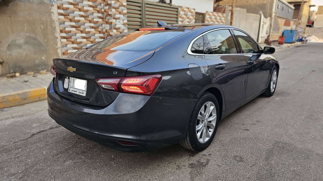 السلام عليكم ماليبو موديل 2019 ماشية 100 الف السعر 95 وبيه مجال قليل صور الحادث بالمنشور
•الضرر : حادثة طلقات بيبان اثنين وجاملغ بيه اربع قطع صبغ بالامارات صابغين الباب كله ابيعك اربع قطع وبيه جرد بمنطقة الحادث 

•الرقم : قادسية حرة 

•المواصفات :

▪️السيارة : ماليبو LT 

▪️المحرك : 1.5L تيربو

▪️حجم الويل : ويل كب 18 

▪️شاشة الدشبول حجم كبير (ايباد) تدعم ابل كار بلي + اندرويد اوتو + واي فاي 

▪️تحكم فول كهرباء لكرسي السائق

▪️بصمات عدد 2 للابواب مع بصمة تشغيل وتشغيل عن بعد

▪️ ليد نهاري + بك لايت LED

▪️تبريد قطعتين امامي وخلفي

▪️تدفئة لكراسي المقدمة

▪️سستم صوت عدد 6

▪️تحكم ستيرن 4 جهات بلوتوث وأوامر صوتية وكروس سرعة وتحكم صوت

▪️تبريد لمس + شاشة

▪️تحكم بالتبريد مناخين

▪️نظام ABS مانع انزلاق

السيارة نقصه حدادية سنوية ساقطة بسنة 2025 وعلية غرامه 100 الف بس واتس لو خاص  الرقم ***********  مكان السيارة الديوانية
