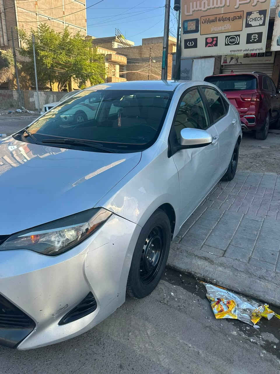 للبيع كورلا 2017 رقم بغداد الجديد بأسمي تحويل ثاني يوم سنويه 28 تنتهي وارد امريكي حادث خلفي بجم كبس بدون ايرباك بدون تبديل وبيها قطعتين كلير سونار موجود بي كل التفاصيل مواضفات عاديه LE كير مكينه تبريد خير من الله نقصها فقط حداديه السعر 102 وبيها مجال حك الجيه مكان السياره بغداد الشعب ***********
