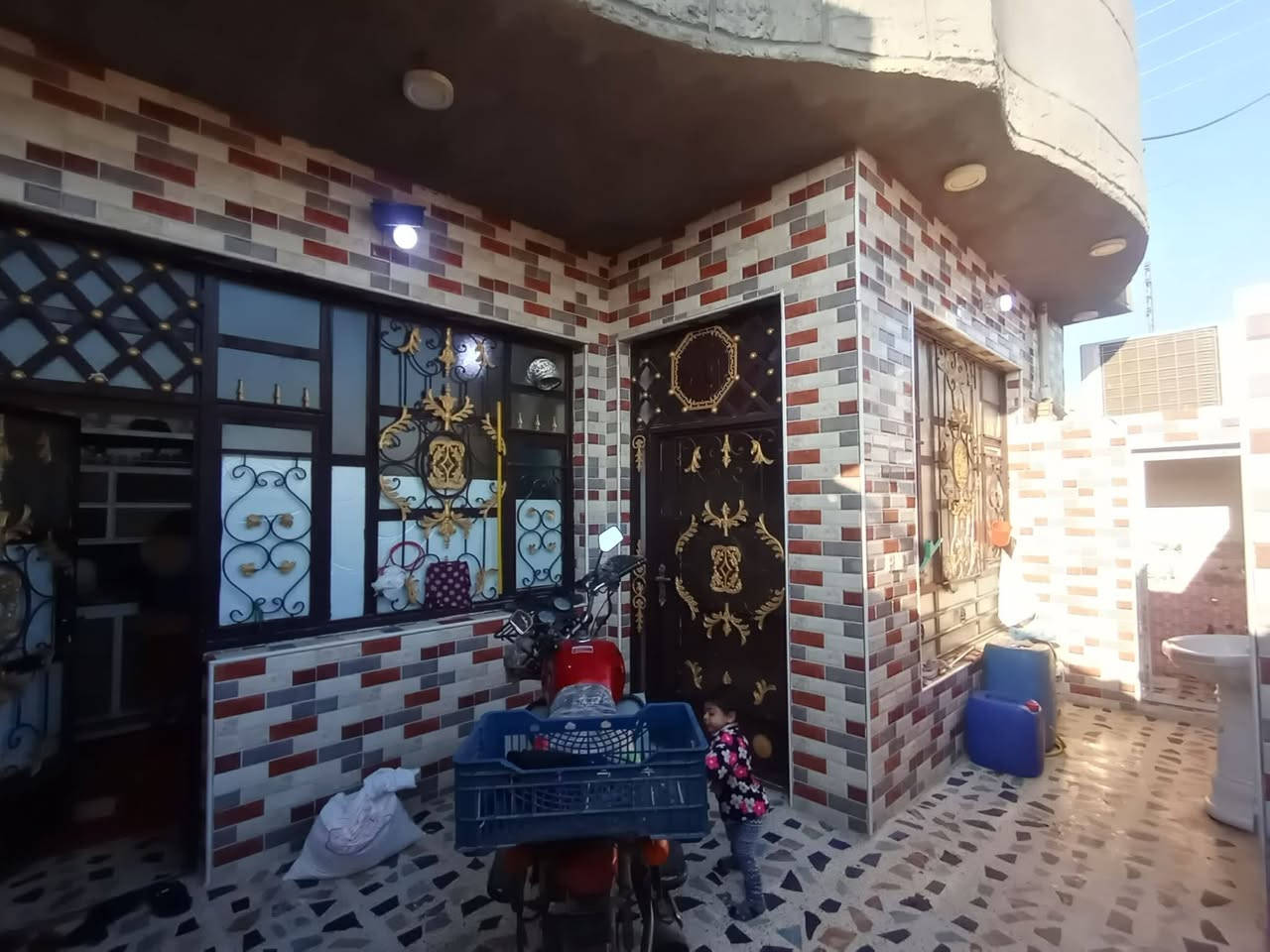 ✅ دار سكني ملك صرف تحويل مباشر للبيع ا
  بموقع ممتاز في🏚 ناحية الوحدة الخالصه  خلف التجاري 
 والسعر والتفاصيل خاص 
✅  مما يوفر سهولة في التنقل وتوفر الخدمات 
طابقين 
مساحه 100 مربع متر 
يحتوي ع 2غرف نوم وستقال وصاله ومطبخ وصحيات 
البيت نضيف وكامل من كلشي بناء طابوك 
سعر مناسب جدآ جدآ 
***********
