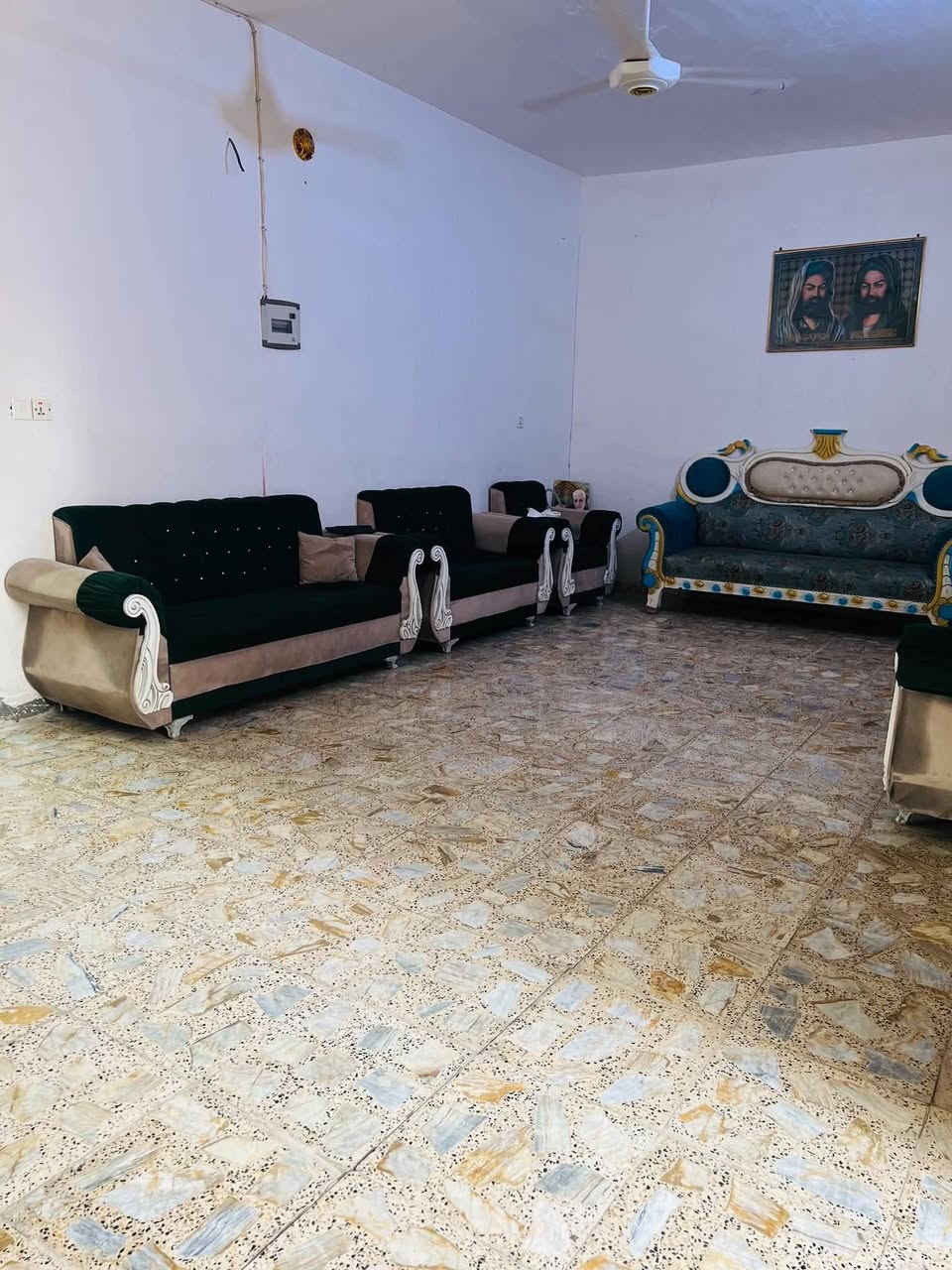 من رخصت الادمن دار للبيع حي الاسرى الزراعي النهرين فرع الحسينية ام الحسن 200متر  يحتوي على 2غرف نوم 4×5 وصاله 4×8وستقبال  7×4 ومطبخ 4×5 الواجه البيت 12متر ونص والنزال ١٦ متر البناء بلوك درجه اولى والسقف كونكريت مسلح  للستفسار على الرقم *********** السعر 98 مليون وبي مجال  @
