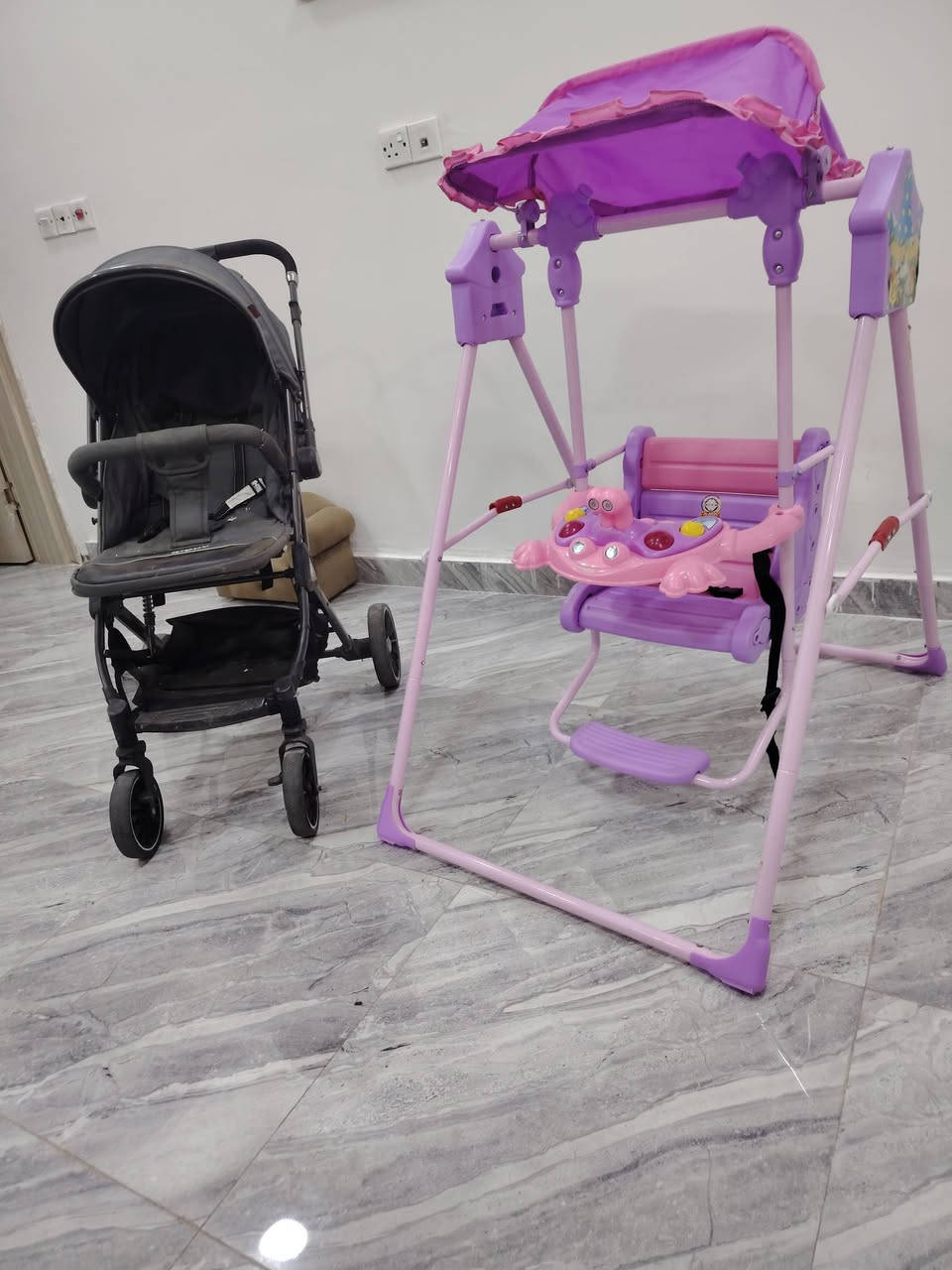 جغراض اطفال نضيفه وجديده عربانه ٨٠ جديده و. كاروك اطفال هزاز كهربائي وبلوتوث سعره ٨٥ مرجوحه سعره ٣٥ ويوجد توصيل بغداد ***********
