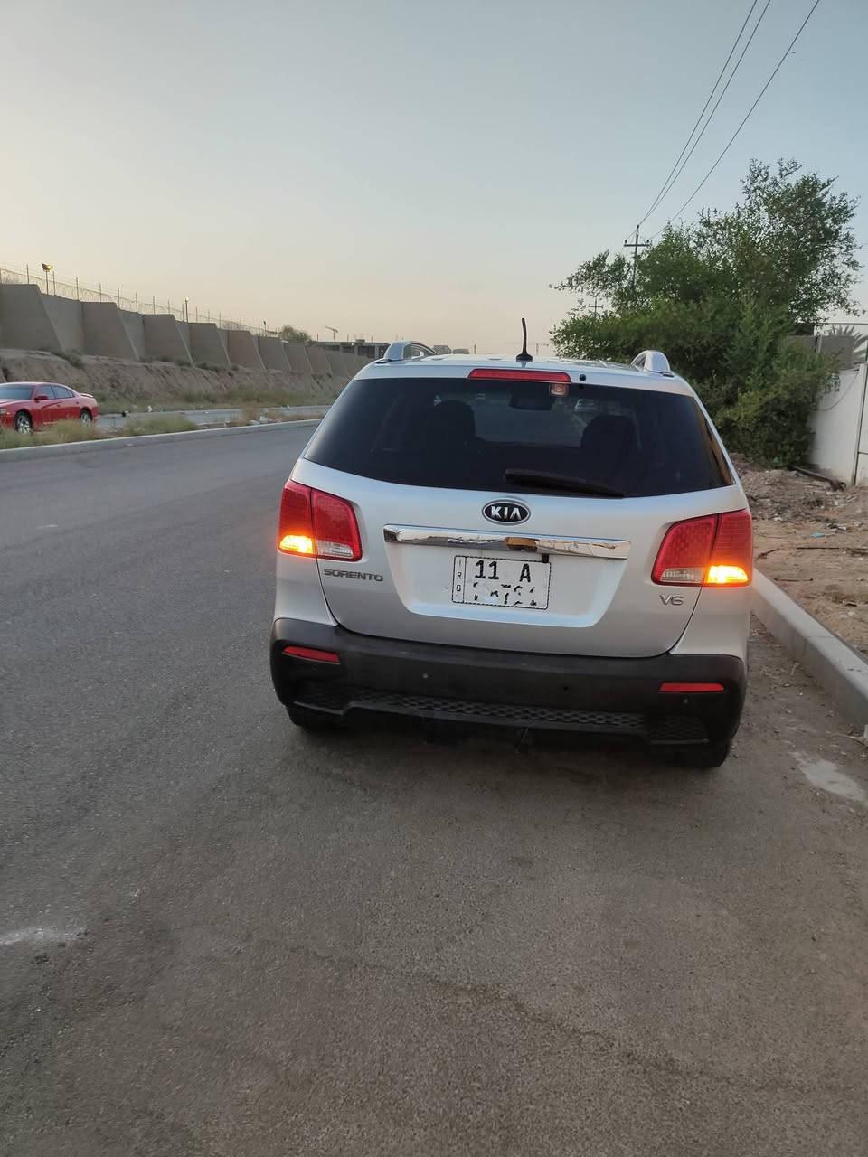 سورنتو ١١ فول عدا فتحه 
صبغ بنيد وباب وره سايق وشرط بدون دواخل وحتى بدون ايرباك
مكينة V6 3.5 مرغوب
مكينه مفتوح كير عالشركة شرط التراي والفحص بيها سونار تريد تاخذ سونار بكيفك بعد
رقم بغداد باسمي رقم وهزة جديد بس تحول كبل 
*********** واتساب
السعر مناسب ١١٨ وبيها مجال
