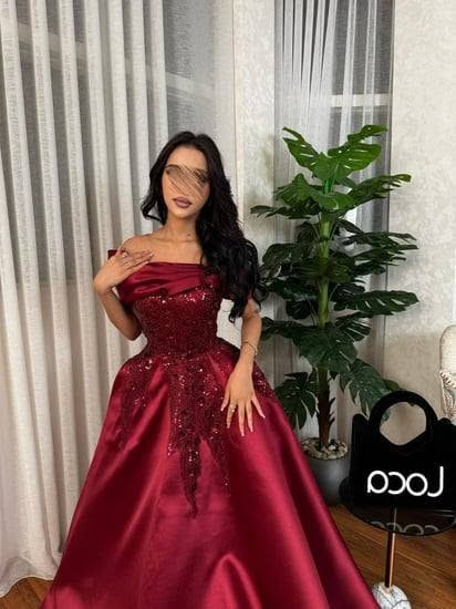 100 ألف دينار فقط بدلة ملكية راقية
القطعة برغندي وبحالة ممتازة جداً (لبسة واحدة فقط لمدة ساعة)، تم شراؤها من متجر "إسراء ستور". يتميز الفستان بقماش ساتان ثقيل مع تطريز يدوي فخم ومميز على الصدر، قياسه 42 ويحتوي على شريط خلفي لضبط القياس. البيع في كربلاء المقدسة، والاستلام حصراً من موقعنا (بالتنسيق مع والدي) ولا تتوفر خدمة توصيل. للتواصل والاستفسار: واتس ***********.
