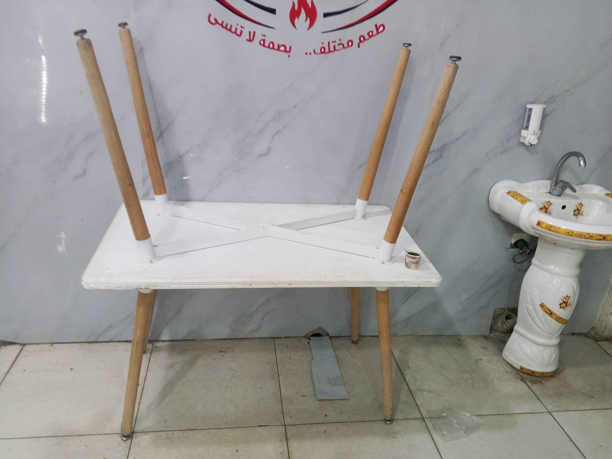 غراض مطعم متكاملة
خلاط ثوميه 175 
ميوز تفصال عدد 4 سعر الواحد 75
گريل برگر ستيل تفصال 200
كاشير متكامل كرسي وميز وجهاز وبرنامج 600
شوايات گص 2 سعر الوحده 100
تختات عدد 3 سعر الوحده مع سكين 
سبالت جدد ابو طنين عدد 2 سعر الواحد 600
مبرده كمفيره 125 
طاولات 4 وكراسي 16 المنشأ اماراتي اصلي السعر 500 
مثرامه عراقيه سعر 225 قفل كامله 
شباب الأسعار قفل وهواي منزل منهن الشراي 
يخابر ***********
عنواني كربلاء حي العباس 
عندي بعد هواي غراض طوس وبلانكات 
واستخدام قليل
