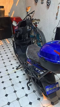 ي دراجه شحن للبيع جديده وكلشي شغال مستعجل ع بيعته رايده 750 الف 077657...