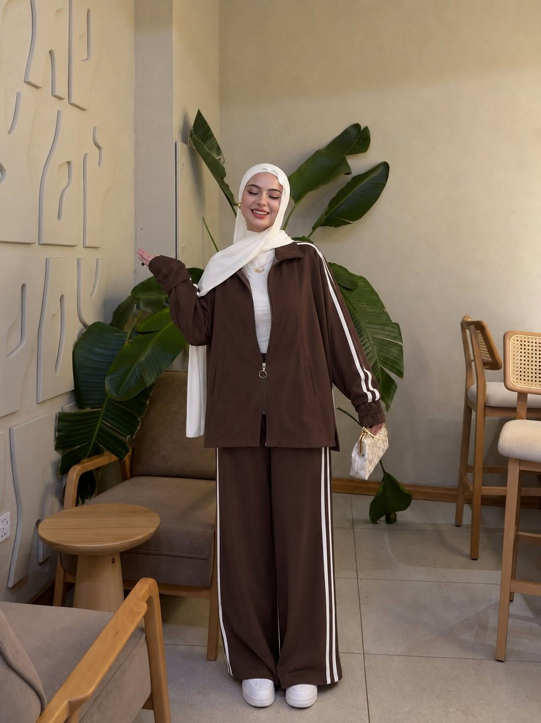 كولشن خريفي  غير ويانه ❤️‍🔥 

سوت قطعتين دااابل ايطالي كوالتي عالي 

السعر : (25

القياس:  38 40 42 44 46 48

🔗توصيل البصره 5 💸المحافظات 8🔗

العنوان بصره بريههً شارع مستشفى النور مجمع رونزا 

#للحجز_او_الاستفسار_مراسلتنا_دايركت📩
واتساب ***********
#ازياء_رونزا #طقم #اكسبلور #فاشن

نص مكتوب في الصور:
- 25 ألف