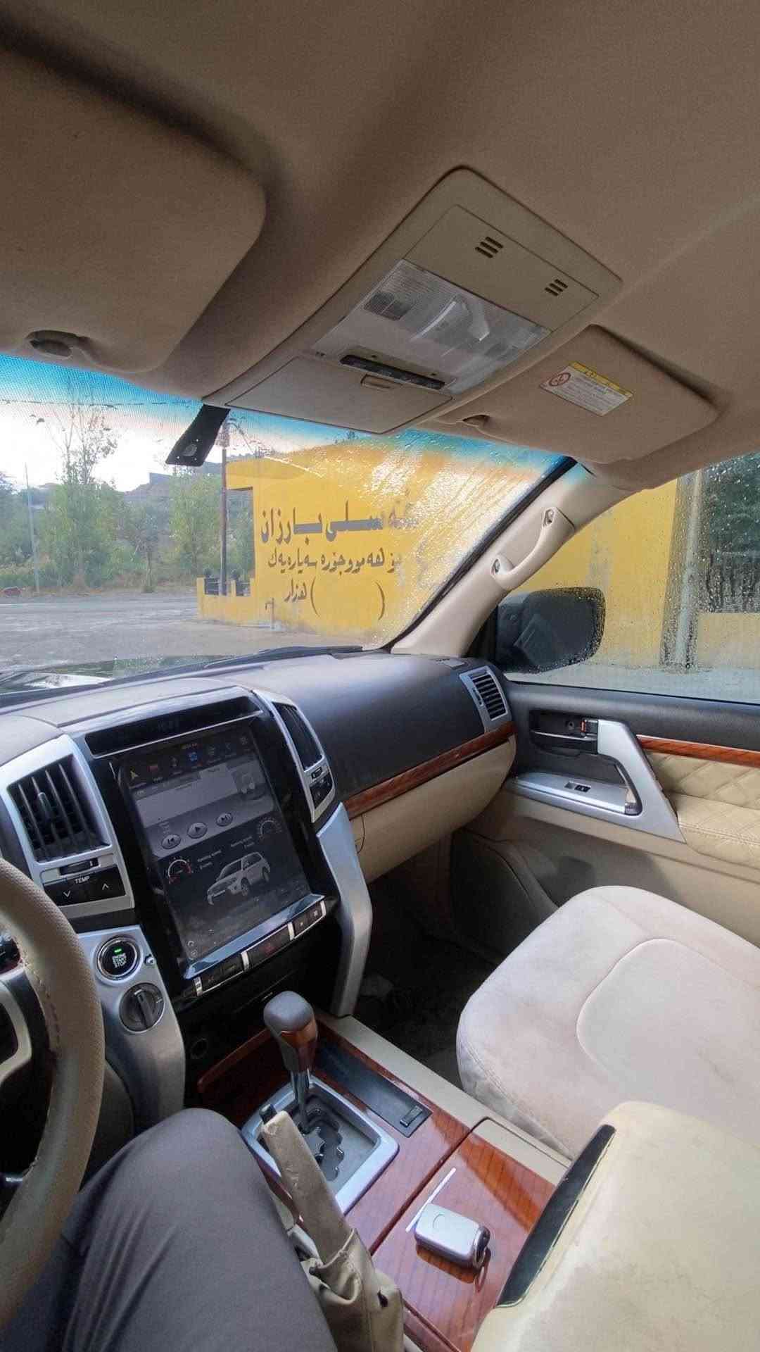 موديل ٢٠١١ • مكينة غاز • بدون لوحة
