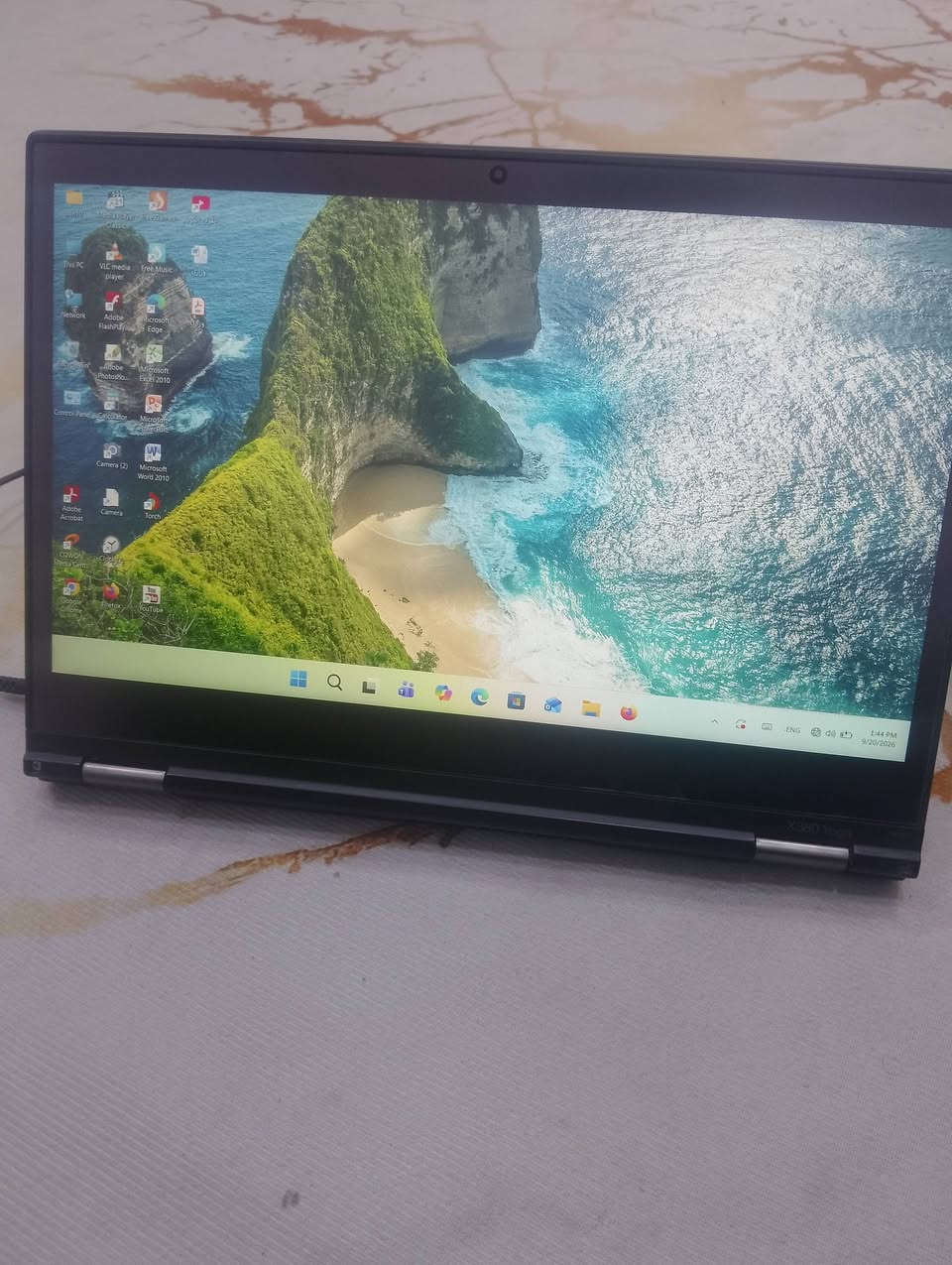 سلام عليكم حاسبة هية لابتوب وهية لا ايباد البيع 
مواصفات 

لاب توب 

X380 yoga

Cpu core i5 

Ram 8 

Ssd 256 G 

حجم 14 شاشة لمس قلاب
جيل ثامن 
 
سعر 350الف بيها مجال بصيط تواصل اما على خاص او وتساب ورقم ***********

