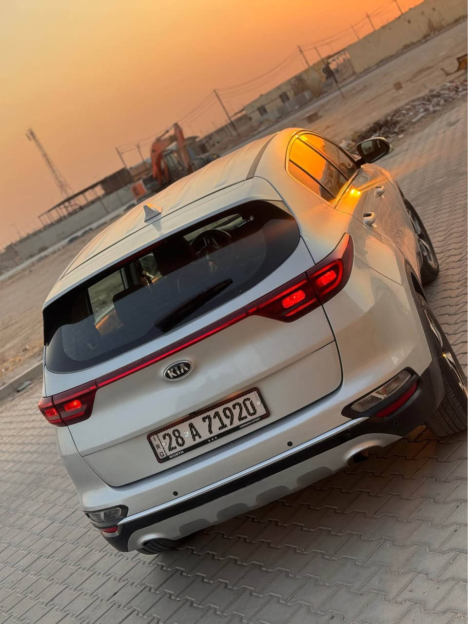موديل 2020 
سبورتج 
لون سلفر
نص فول 
جاملغ امامي صبغ بلا دواخل بلا ايرباك 
بدون بارد 
عنواني نجف حي ميسان 
رقم نجف وكاله تحويل
السعر ب 132 قفل قفل 

‏‭***********‬
‏‭***********‬ النجف, العراق
