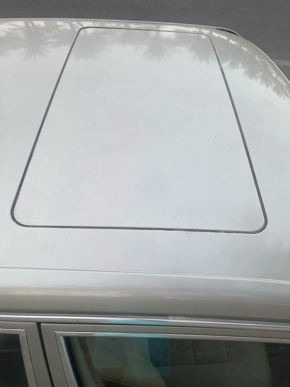 بسم الله الرحمن الرحيم 🤍
من رخصة الأدمن المحترم

🚘 مرسيدس جامبو SEL 300 للبيع

📌 الموديل: 1991
📌 السنوية والتكمة: أصلي 91
📌 الأرقام: دولية
📌 السنوية: لحد 2031
📌 الممشى: 77 ألف كم حقيقي

🔥 السيارة جديدة وبلادية، أكرر جديدة وبلادية
كانت منفيس ومكفولة من القص واللحيم.

✨ المواصفات:
• غرفة جلد
• جامات كهرباء
• كشنات كهرباء
• أريل كهرباء
• سلايد روف
• دبل مروحة راديتر
• مسجل وراديو بلادي شركة
• تحكم سرعة
• تبريد بيانو ثلج والله ❄️
• كلشي بيها بلادي وأصلي

😍 السيارة مرتبة وتحفة ونصبة تخبل، ونظافتها تبين من أول نظرة.

💰 السعر: 150$ وبيها مجال بسيط
  اعادة 
النشر بسبب الوعود الكااااذبه 
📍 مكان السيارة: بغداد

📞 الهاتف: ***********

