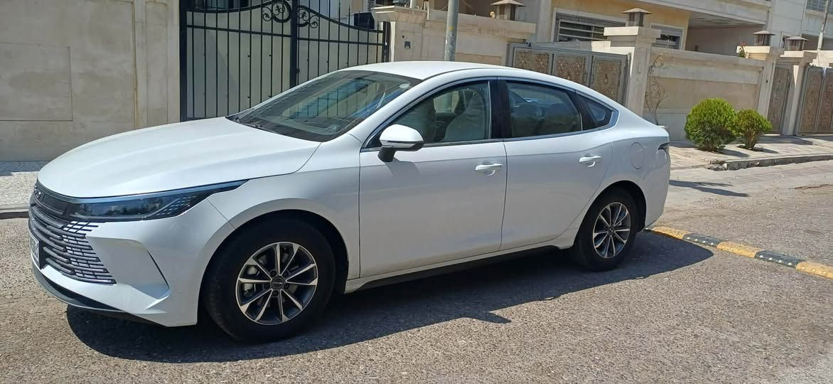 بسم الله الرحمن الرحيم 

BYD ( Destroyer 05 ) DM-i 2025 

سەیارەکە زۆر جوان و بێ موشکیلەیە 4700 کم ڕۆیشتوە ،

ئەشیای خۆی کامل لەگەڵ ماوە بیلادی
بەرگە کوشینی بیلادی لۆ داندرایە بەرگی سوکان ppf ی بەرە دەرگاکان درعی شاشە کامل جاهز 
٢ سویچ و ٢ کارتی بیلادی
گاعیە ی بیلادی
شاشە گەورەیە و بە کارەبایی دەسوڕێ 
لە کاتی بەگ دانان پێت دەڵێ چەند سانتیم ماوە

ئۆتۆ هۆڵد و برێک بەسمەیە
٥٥ کم بە یەك شەحن دەڕوا ت و ١١٢٥ کم بە یەک تانکی بەنزین تانکی ٤٥ لیترە
ویل کڕۆمە
کوشین سپۆڕتە و ناوی سپی و شینە 
سەیارەیەکی زۆر موریح و بە قوەتە
(ماشاء الله )بە دەردی کابرا گۆتی دەرێی تۆپە لاستیقە 😂 

١٤٠ وەرەقە و مەجالەکی برایانە
*********** أربيل, العراق
