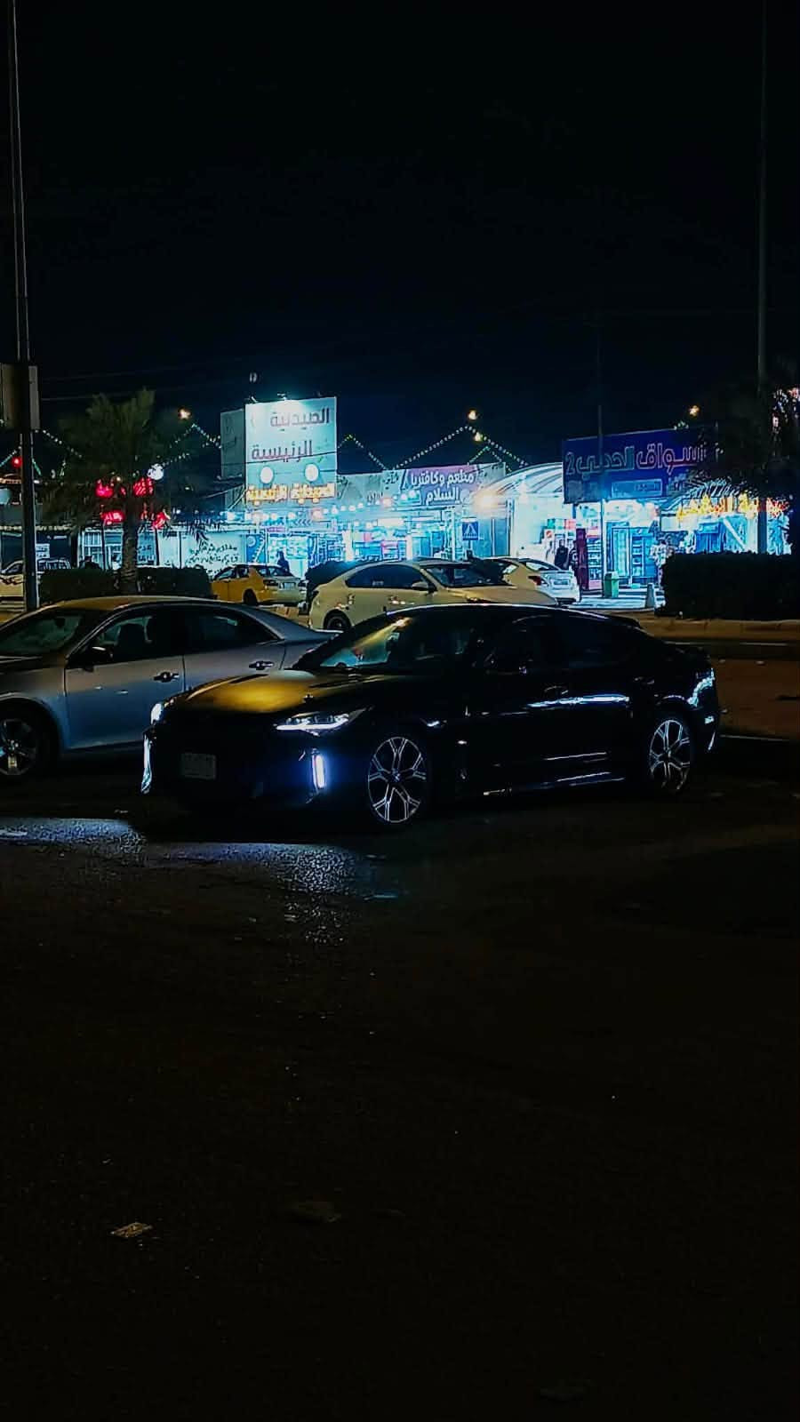 المحرك: 4 سلندر 2000 سي سي بنزين  تيربو

الويل: 18 إنج

• شاشة وسطية كبيرة لمس

• نظام ملاحة GPS

• Apple CarPlay & Android Auto

• كاميرا خلفية عالية الدقة

• حساسات أمامية وخلفية

• رادار النقطة العمياء

• تحذير مغادرة المسار

• مثبت سرعة ذكي

• أوضاع قيادة متعددة (Sport / Comfort / Eco / Smart)

• كراسي جلد رياضية

• كراسي كهرباء للسائق والراكب

• ذاكرة مقعد السائق

• تدفئة وتبريد للمقاعد الأمامية

• تكييف أوتوماتيك ثنائي المناطق

•  فتحة سقف بانوراما

• نظام صوت فاخر Harman Kardon

• عدادات ديجيتال رياضية

• مرايا كهرباء مع طي وإشارة

• أنوار LED أمامية وخلفية

• جنوط ألمنيوم 18 إنج

• فرامل رياضية عالية الأداء

• نظام الثبات الإلكتروني ومانع الانزلاق

• فرامل يد كهرباء + Auto Hold

• نوافذ كهرباء بالكامل

• قفل مركزي + إنذار

• صندوق خلفي كهرباء

حساسات مطر وإضاءة تلقائية

 الضرر:جاملغ او ربع البنيد فقط 

للبيع او مراوس 

السعر 140

نص مكتوب في الصور:
- 2d_di