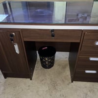 ميز دراسة • نظيف • ١٫٦م