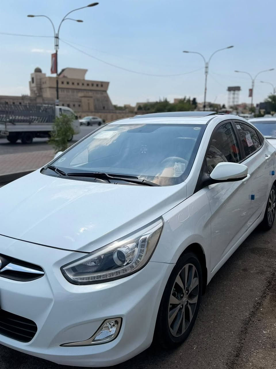 🚘اكسنت مضلع
🚘 لون: أبيض
🚘حالة: فول مواصفات + فتحة سقف موصفات ابلو 
🚘 السيارة نظيفة بدون صبغ 
🚘 محرك وگير بحالة ممتازة ✅
🚘 كير شرط 
🚘 محرك 16 شرط
🚘 سيارة بسمي شرط التحويل
🚘 تبريد ثلج 
🚘 ويل كروم
🚘 موديل 2014 
🚘 إشارات بالمري
 🚘  رقم أربيل جديد 
🚘 ماشية 75 الف
الشراي يتصل على الرقم
***********
📌 سيارة جاهزة بدون أي مصاريف إضافية
