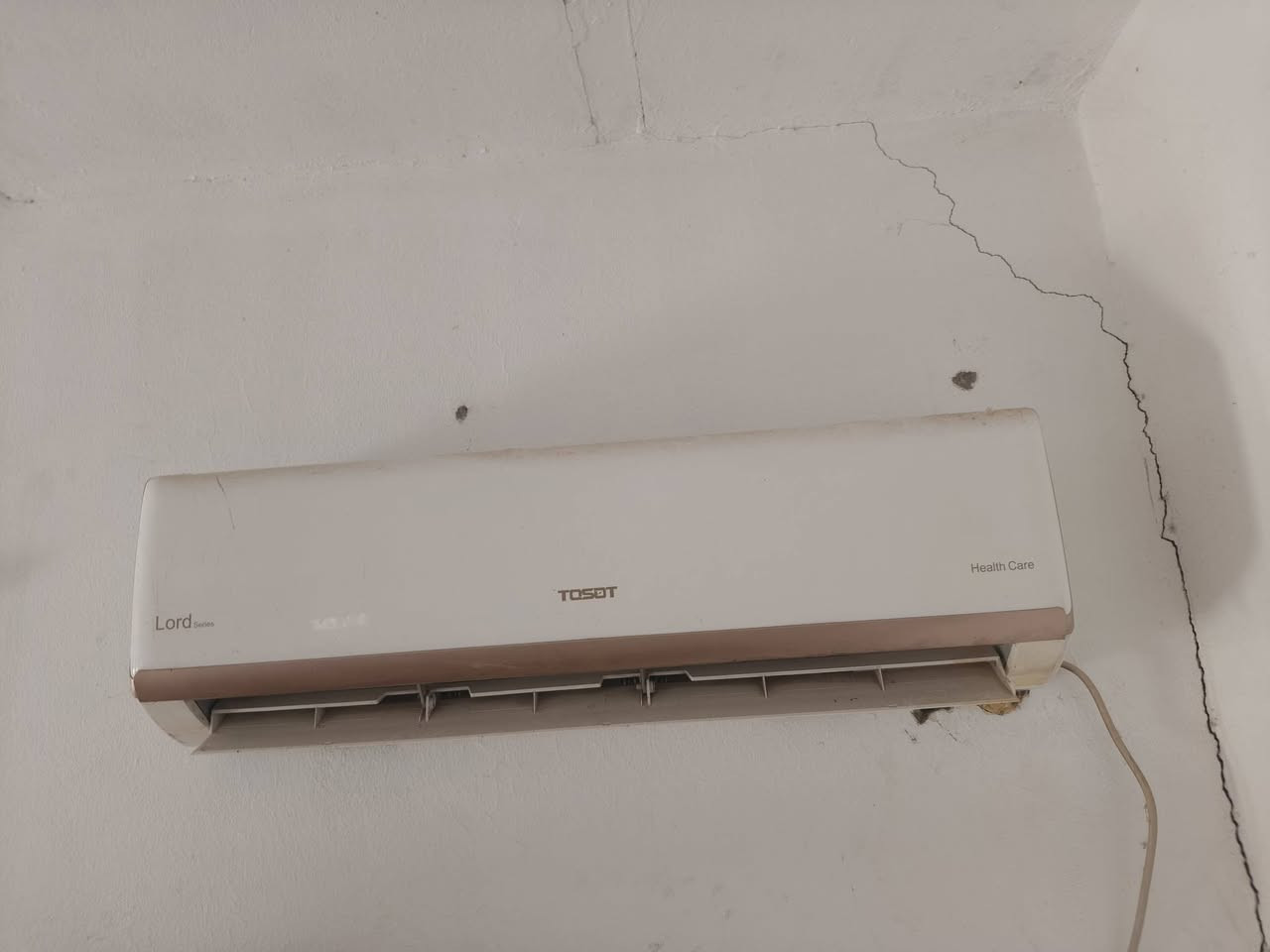 السلام عليكم سبلت توسوت طن ونص بيه ليك بالقطعه الداخليه شرط شغال بس منقص غاز بيع او مراوس بمكيف توسوت او ميديا للاتصال *********** مكاني الكوت
