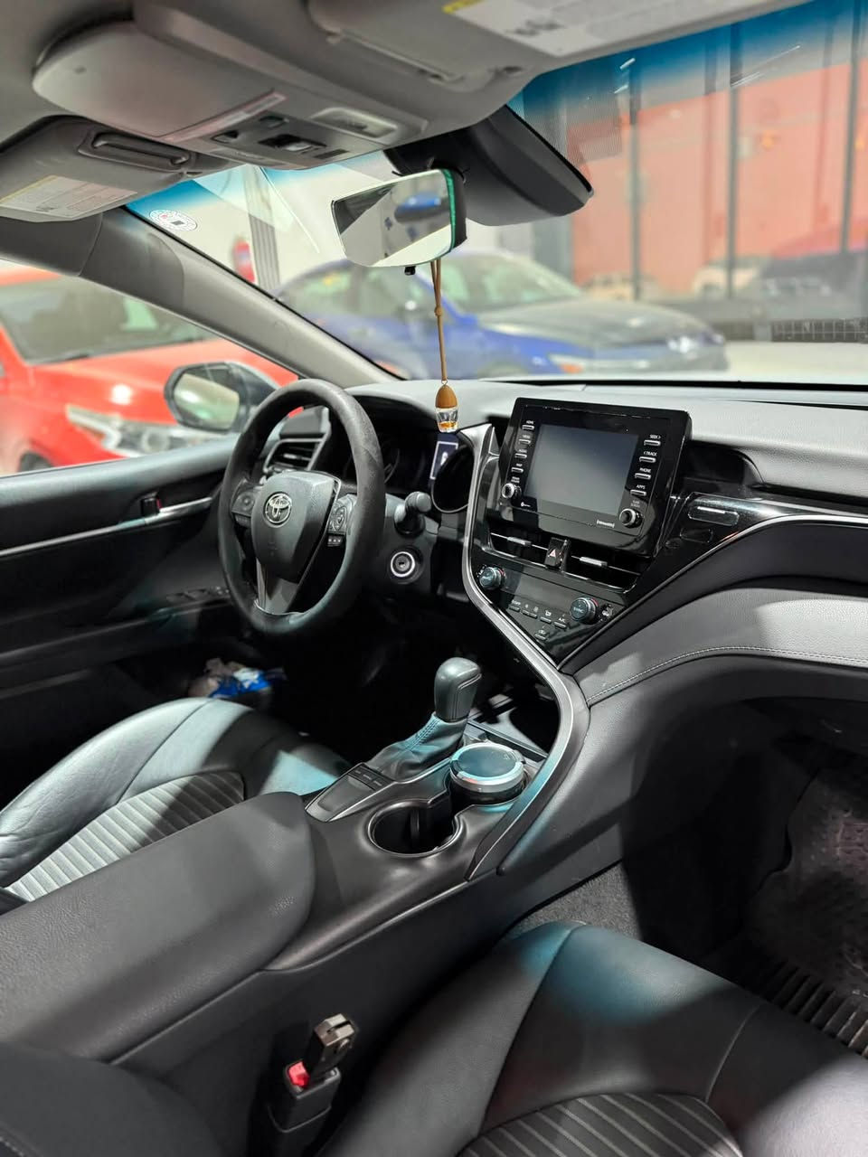🚘 للبيع كامري 2023 SE
📍 الممشى: 21 ألف ميل�⚙️ المواصفات: SE
 ● محرك 2.5 لتر 4 سلندر
 ● قير أوتوماتيك 8 سرعات
 ● جنوط رياضية
 ● مقاعد رياضية
 ● شاشة ترفيه
 ● Apple CarPlay وAndroid Auto
 ● Toyota Safety Sense 2.5+
 ● مثبت سرعة راداري
 ● تحذير ومساعدة الخروج عن المسار
 ● أنوار عالية أوتوماتيك
 ● كاميرا خلفية
💥 الحادث: بوند وجاملغ، والمبدلات كلها أصلية.�🎨 السيارة بلا صبغ�🛋️ الدواخل سليمة�🛡️ الإيربكات سليمة
💰 السعر: 190 ورقة، والمجال قليل
📞 للاستفسار: ***********�📍 العنوان: الموصل – المعارض الحديثة
