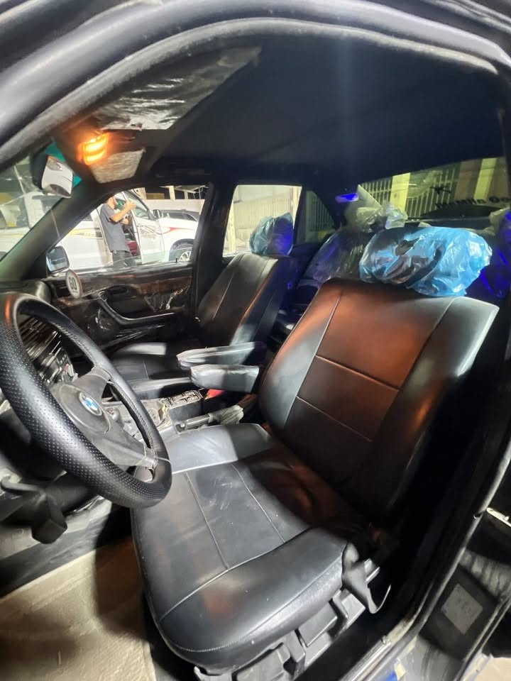 BMW 525i 
مودیل 1991
چوار جام کاەربا 
گێر عادی 
کوشن جلد
گێر و مەکینە بەشەرت 
مەکینە کەپس
وەکالەیە بەشەرتی وەکالە
سعری 33 وەرەقە. و مەجال
***********
