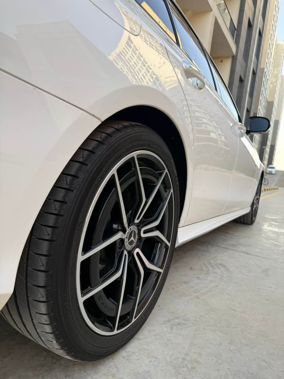 السلام عليكم
مرسيدسE350 AMG
موديل 2022
وارد امريكي صبغ ربع البنيد بدون دواخل ايرباك ستيرن وبرده راجع سستم اصلي 
ماشيه 33 الف ml
فول مواصفات 
السياره جديده ومابيها نقص برغي
مغلفه bbf سنويه تضليل  
السعر 37 وبيها مجال 
مكاني اليرموك 
***********

