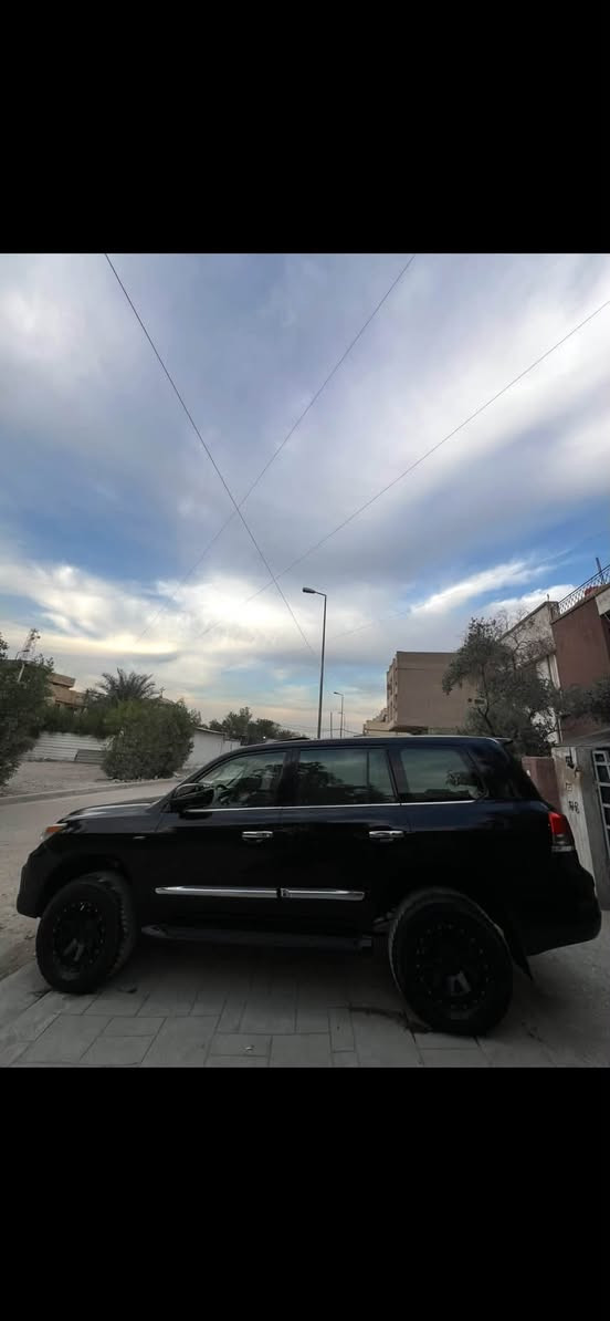 السلام عليكم 
للبيع  
لكزز 
2009 
سعرها 31000 و بيها مجال اعتذر عن المراوس 
معروف اللكزز فول مواصفات 
السيارة عليها ترفيع ٢ انش صدر كامل استرالي 
دبل و لوي IRONMAN 
طبلات PROFENDER 
شمعات ADJUSTABLE 
تخم تاير YOKOHAMA 
ويل METHOD 
بطارية جديدة نوع AMARON 
سدادات هايدروليك الاشيقر شغل الدوحة قطر 
بيها منظومة غاز ١٠٠ لتر 
جاملغ السايق صبغ و عكسه بارد بسيط 
السيارة جاهزة مسويلها ادامة كاملة من الالف للياء دهن و فلاتر و منظومة بانزين بكل تفاصيلها 
مكانها بغداد 
رقم بغداد دولي جديد تحويل ثاني يوم
للتواصل ***********

نص مكتوب في الصور:
- AL GHADEER
- Baghdad, Baghdad Province