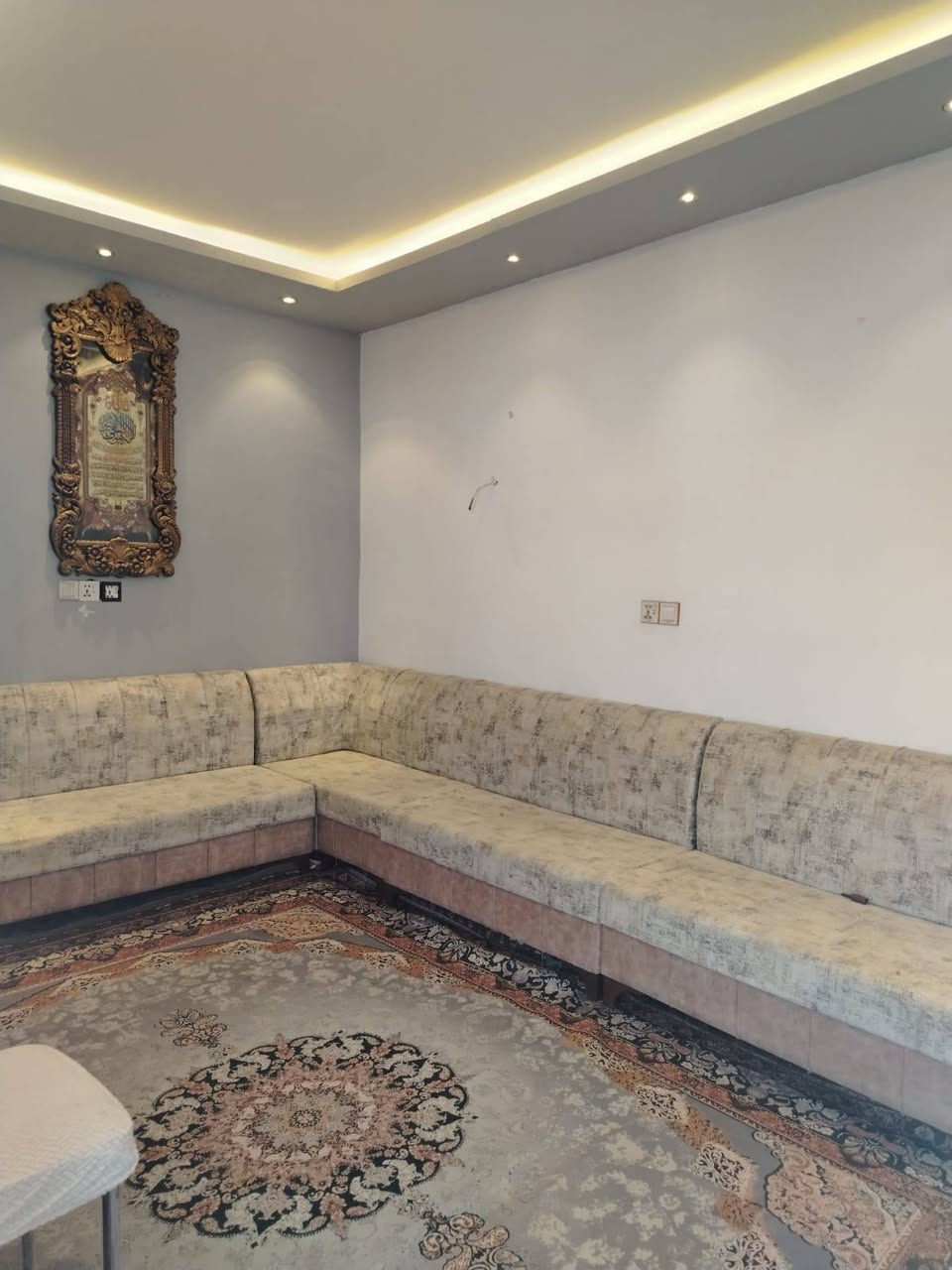 سلام عليكم بيت البيع مساحة ١٠٠ متر العنوان بشارع زركه السعر ٣٠ بي مجال 
معلومات اكثر اتصل او مراسله واتساب ***********
