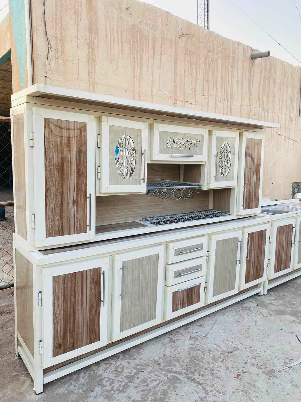السلام عليكم كاونتر مستخدم نضيف مترين ونص وسنك متر ونص 3 قطع سعر 550 واتساب. ***********
