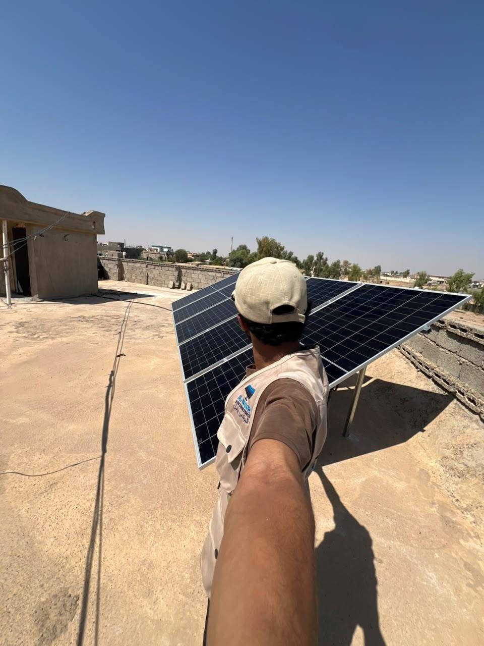أحد مشاريعنا في هذا الأسبوع 
☀️ شركة النور الهندسية للطاقة الشمسية ☀️
التميز في الأداء.. الرقي في التصميم
نبارك لأهلنا في (قضاءالحويجة ناحيةالزاب قريةالحلوه) تنصيب منظومتهم الجديدة، سائلين الله أن يبارك لهم فيها ويرزقهم خيرها.

إذا كنت تبحث عن الجودة، الكفاءة، والجمال، فنحن خيارك الأول. تم تجهيز المنزل بمنظومة ذكية توفر:

⚡ 10 أمبير نهاراً

🔋  10 أمبير لمدة 5 ساعات ليلاً  بالتناوب مع الكهرباء الوطنية 

🔄 تناوب ذكي تلقائي مع الكهرباء الوطنية.

🛠️ المواصفات الفنية (مكونات عالمية)
الجزء التفاصيل والمميزات
الإنفيرتر Marvel ذكي (6KW) -  (ضمان سنة).
الألواح (Bifacial) - عدد 5 Longi Hi-MO X10 645w 
البطارية ليثيوم Marvel 16KW) - عمر 8000 دورة، ضمان 7 سنوات، شاشة ذكية.
الهياكل حديدية ثقيلة مقاومة للصدأ ومصممة للظروف الجوية الصعبة.
التوصيلات كابلات DC أصلية (4 ملم) مع وصلات MC4 المخصصة.

🛡️ ثقة | أمان | استفادة ⚡

📍 العنوان: الحويجة - قرب الدفاع المدني.
 👷‍♂️ بإدارة: المهندس علي حسين.

📞 للتواصل والاستفسار:

اتصال: [***********]

واتساب: [***********]
