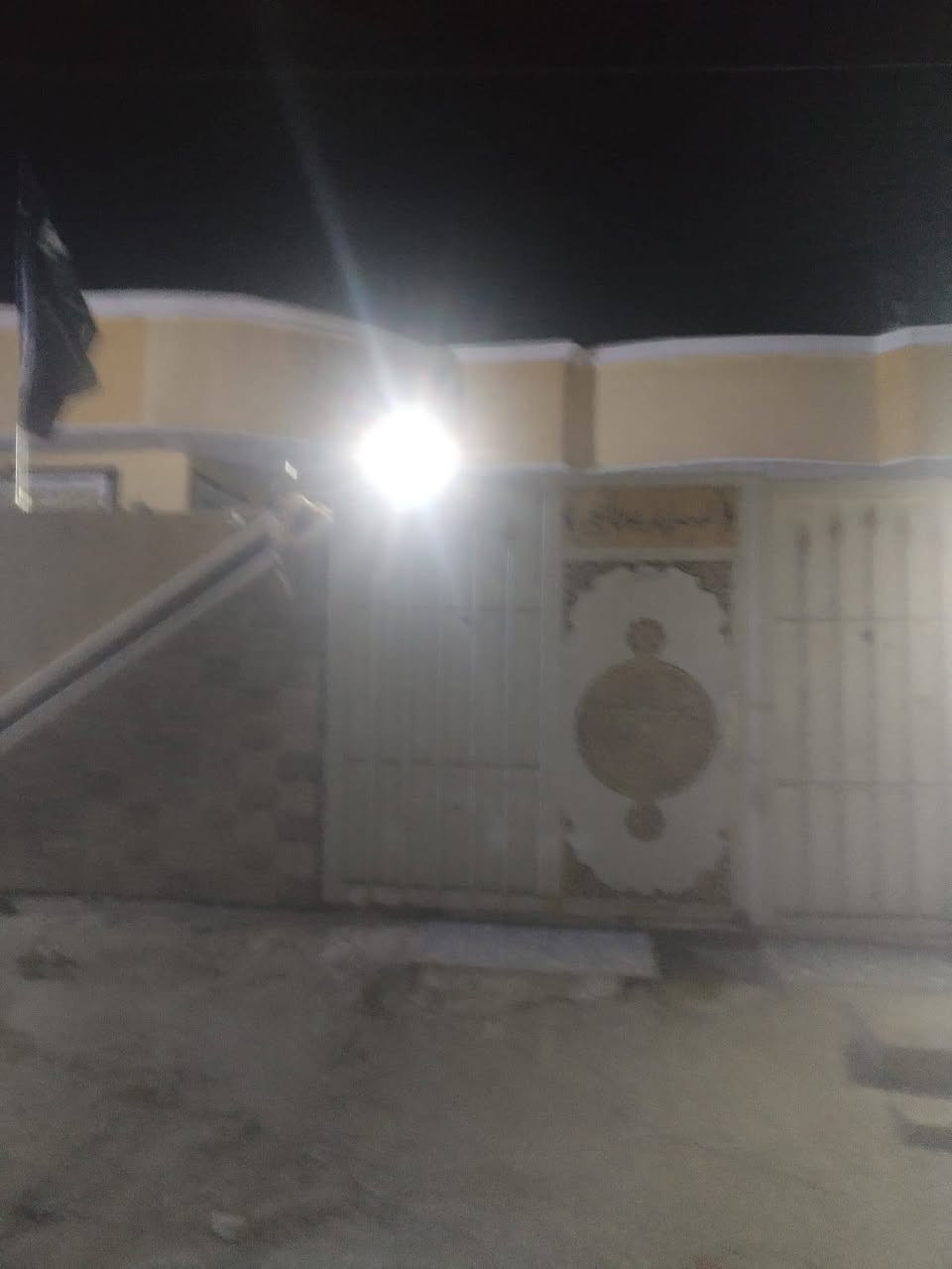 بيت للبيع المكان حي رشيد البيت احلى من الصوره المساحه 250 اي استفسار ع الرقم ***********
