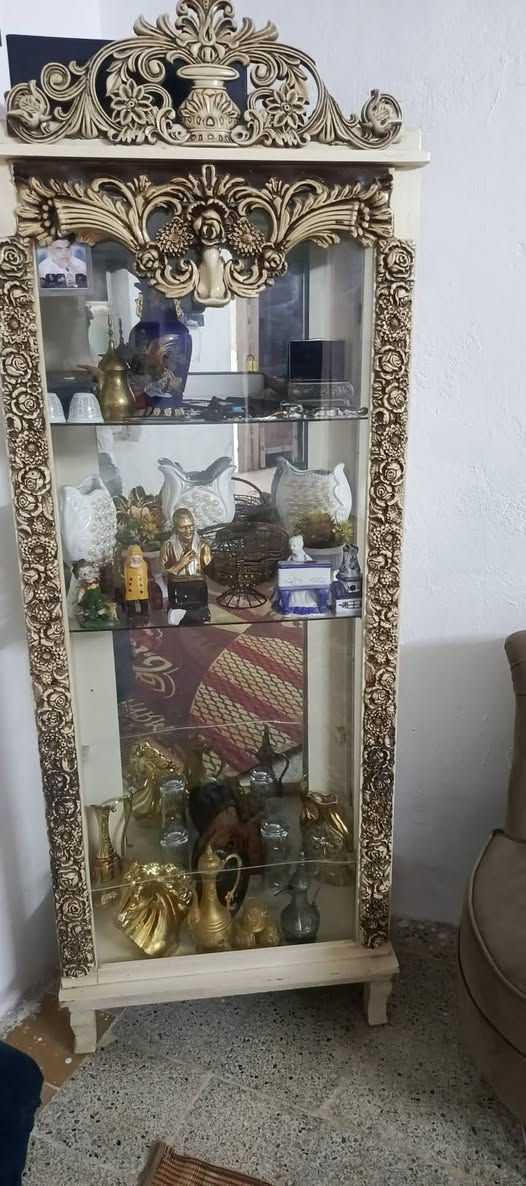 فاتريتا خشبيا • بغداد الشعله • للبيع