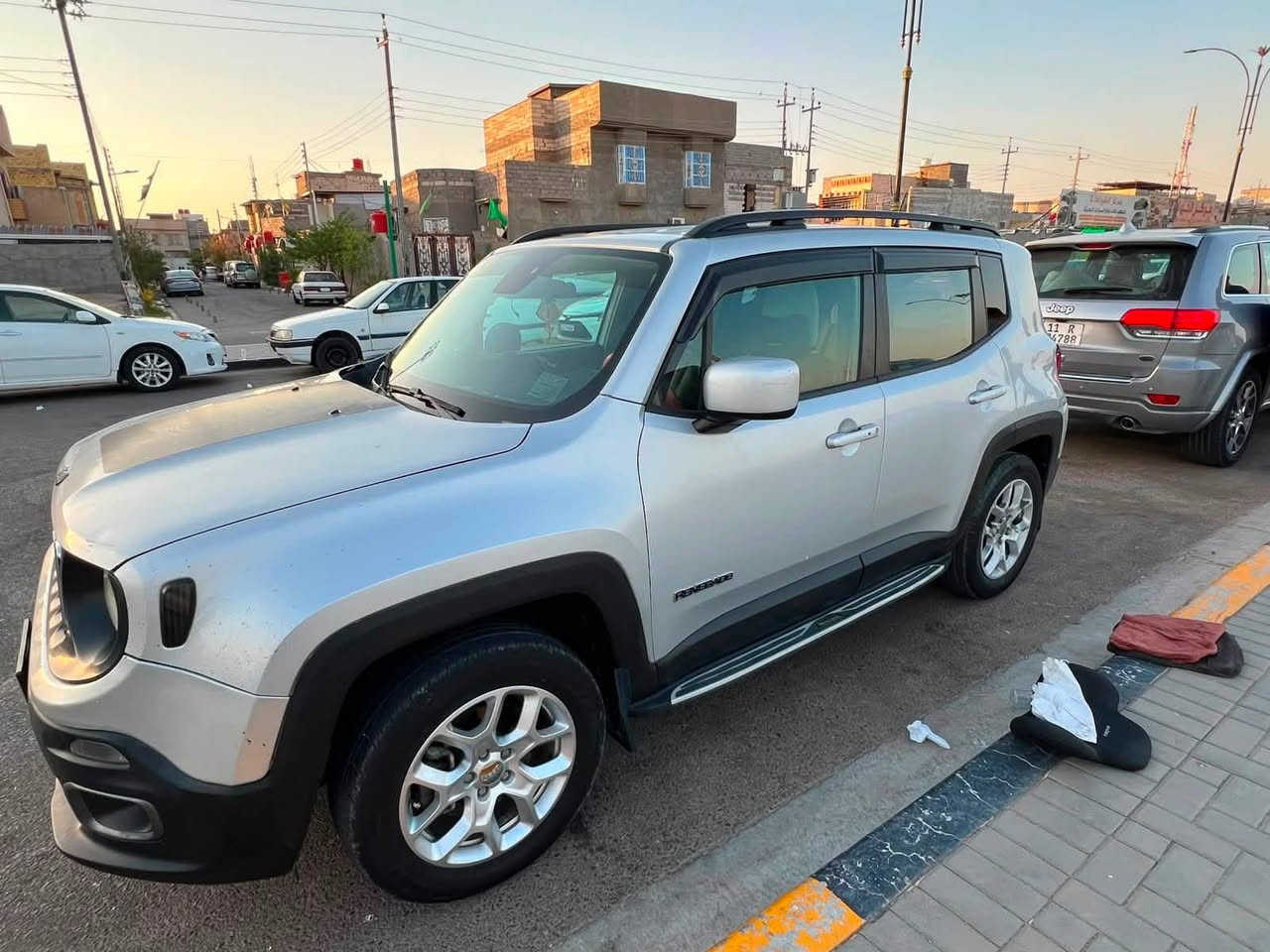 جيب رينكد
موديل 16 لون سلفر 
محرك 2400 
سيارة مال بيت صرفيتها زينة 
تبريد تدفئة منظومة جديدة كلش ما صارلها جم شهر
ممشى السيارة 110
وارد امريكي ضرر قطعتين جاملغ وبنيد 
وبيها بارد ب جاملغ الخلفي
ورصعات ترجع بارد 
رقم بصرة انكليزي باسمنا السيارة
السعر 110 وبيها مجال حك الجية 
العنوان بصرة زبير 
للاستفسار الاتصال ع رقم ***********
