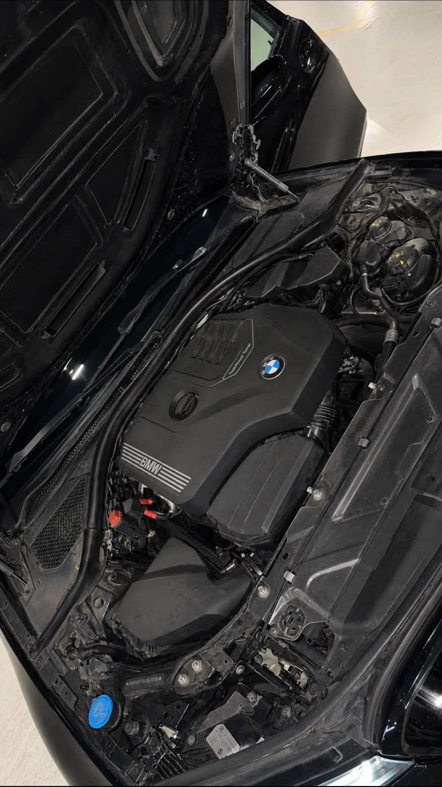 1. BMW 330i موديل 2023
2. وارد أمريكي
3. كلين
4. الممشى 48,000 ميل
5. محرك 2.0 Turbo
6. گير أوتوماتيك
7. دفع خلفي
8. لون أسود
9. داخلية جلد
10. فتحة سقف
11. شاشة ومواصفات حديثة
12. كاميرا خلفية وحساسات
13. تشغيل ودخول ذكي
14. إضاءة LED
15. جنوط رياضية
16. السيارة نظيفة جداً من الداخل والخارج
17. الفحص متاح بأي مكان يختاره المشتري
18. السعر:31 الف دولار 
19. الموقع: بغداد
20. الاتصال:***********
