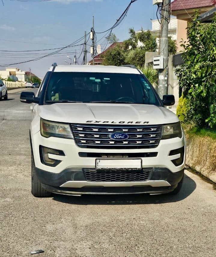 فۆرد اکسپلۆرا مۆدێل ٢٠١٧سێ ریز کوشن مەکینە ٣.٦ شەش پستن 
بێ بۆیاغ جەمپێکی خەفیفی پێشەوەی هەیە دوو جێ ساردەکوتی هەیە مواسەفات سوکان هیتەر کوشن هیتەر شاشە گەورە دەبڵ گێر دوو کوشنی پێشەوە کارەبایی سەیارەکە بەناوی خۆمە سیستەمی غازی اتاڵی دەرەجە ١ بۆی بەستراوە زۆر بێ مەسروفە ئێرباگی سوکانی تەقیە دانراوەتەوە نرخی ١٨٠ و معامەلە شوێن هەولێر *********** أربيل, العراق

