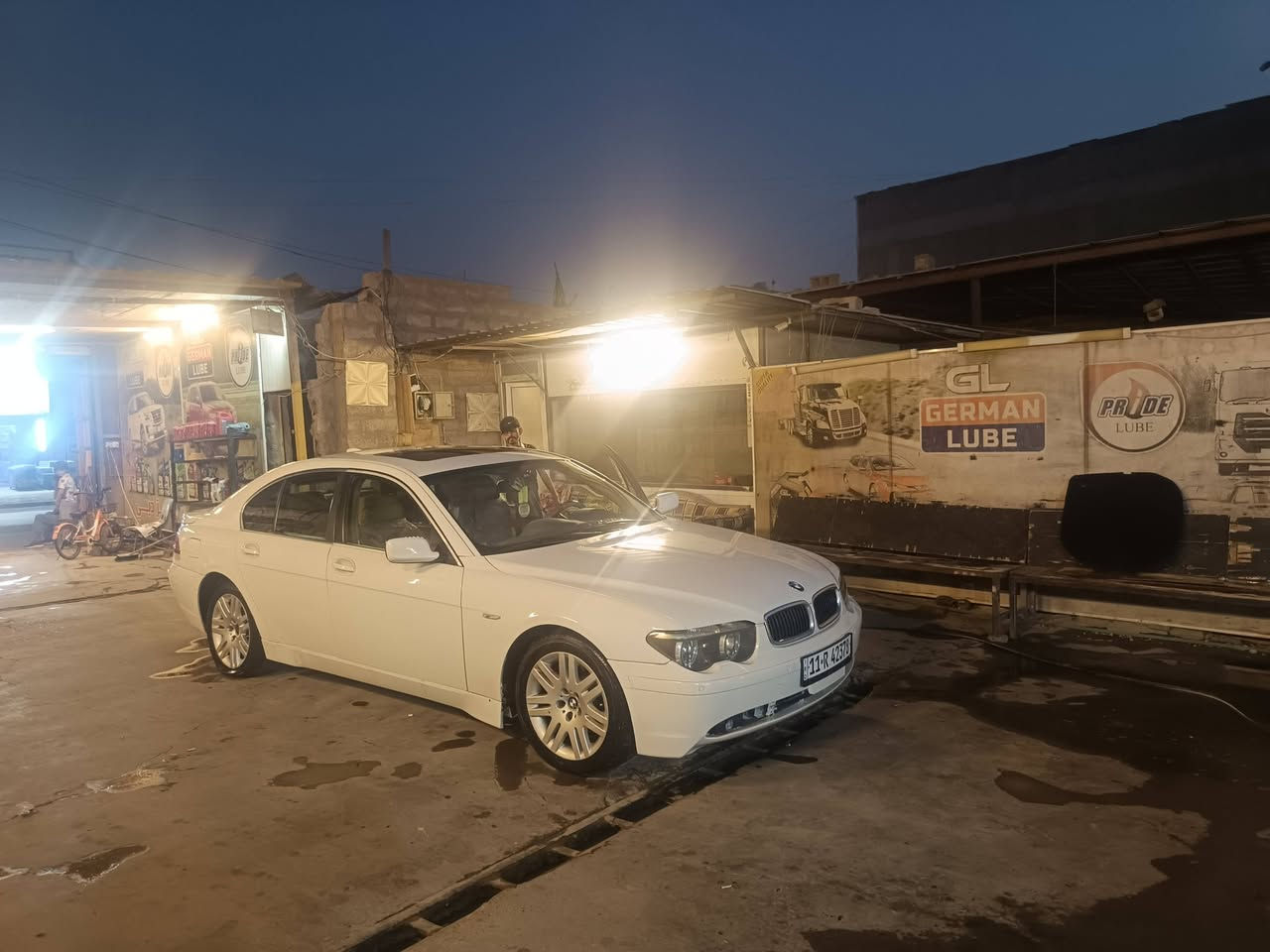 بسم الله الرحمن الرحيم
‏
‏للبيع للبيع 
‏
‏BMW 745LI
‏
‏السيارة موديل 2004 اصل 
‏السيارة وارد ياباني مكفولة كفالة عامة من الصبغ والحادث 
‏
‏مكينة وكير وكاردن جدد صار اسبوع من شديتهن كله حاويه . 
‏
‏السيارة واير مابيها جطل من الدعامية للدعامية كلها بلادية بكل تفاصيلها بلادية.  
‏
‏السيارة كهربائياتها كلها شغالة من الدعامية للدعامية دكمه مابيها واكفه.  
‏
‏طبعا مواصفات السيارة كلش هواي (( اربع بوب شفط و صندوك - خزن ميموري كشنين الامامي - اربع كشنات تحكم كهرباء - ستيرن خزن ميموري وتحرك كهرباء - فتحة سقف - مري قلاب ويه البك وووووو. . . .  الخ)) 
‏
‏السيارة بأسمي رقم وسنوية انكليزي جديد رقم (( بغداد)) هزه جديدة بشهر السابع 
‏
‏السيارة مال جناي وعلى ايدي والله يبارك ويهني صاحب النصيب واسف على الاطالة للتواصل 9647731231913+
‏***********

مكان السيارة بغداد / المشتل
‏
‏متواجد واتس اب - ماسنجر - فايبر - تلي كرام 
‏
‏السعر المطلوب للبيع 12,500$ يعني 125 ورقة
