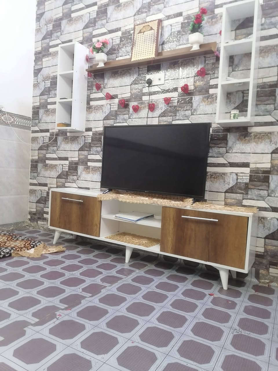 سلام عليكم اخوان عندي هاي لغرفه لبيع سعر 750 وما عده ميز لابلازمه اي ستفسار اتصل علئ رقم ***********

