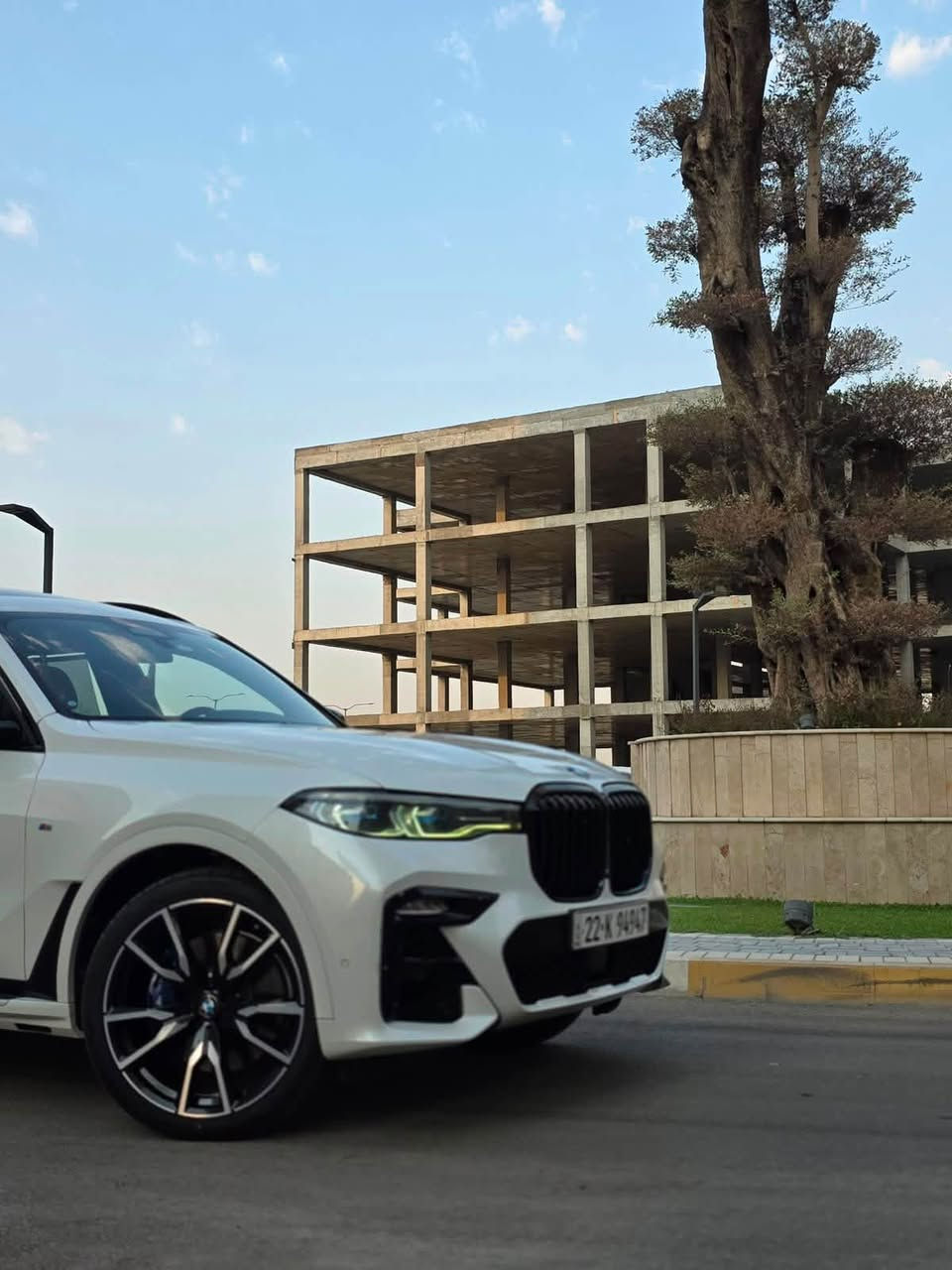 السلام عليكم 
للبيع 
BMW X7 xDrive50i V8
M Sport Package
وكالة العروش ضمان  مكفوله من الضربه والصبغ فقط بارد بل باب الخلفي 
الموديل  2019 
سبعه راكب داخل قرميدي تبريد كشنات +مساج كشنات 
تبريد تسخين اكواب 
المحرك: 4.4L V8 Twin Turbo
القوة: 456 HP
دفع رباعي xDrive
بنوراما 
سماعات هارمن كاردن 
كاميرات 360 
* حساسات أمامية وخلفية
ستيرن كهرباء 
داتا شو 
السياره داخله ادامه يم منتضر اوتو 
تخم تايرات جديد 
وهوايه بيها مواصفات متخلص 
رقم اربيل ب اسمي
مكان السياره بغداد 
‭-(***********‬)-
