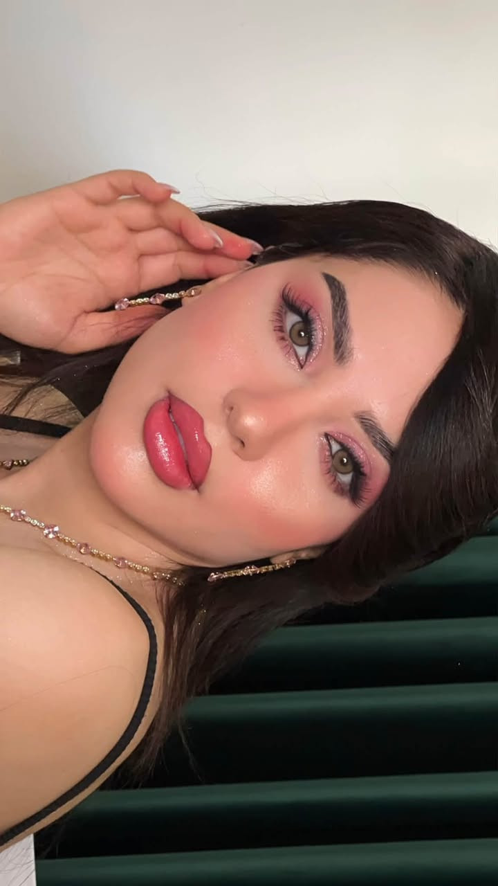 💞الفنانه زهراء 🥰
صالون نزاكه للسيدات .. ديوانيه..ام الخيل السايدين قرب مأكولات الكوخ
حساب الانستا  👇👇
     flawless.zahraa  الماكيره زهراء
Salon__nazamaa  السنتر 
*********** واتس
