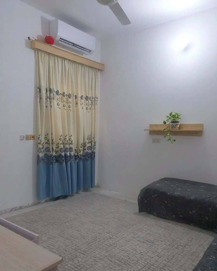 🏠 دار للبيع في الكوفة – حي ميسان
📍 موقع متميز: حي ميسان، شارع مجمع جوهرة العرب 
📜 طابو زراعي – سند 25 – مشمول بقرار 320
🔹 مساحة الدار: ٢٤٢ م²
🔹 سنة البناء: ٢٠١٨
🔹 البناء: درجة أولى، طابوق + هيكل كونكريت
🔹 عدد الغرف: غرفتان
🔹 استقبال
🔹 صالة
🔹 مطبخ
🔹 حمامات عدد ٢
🔹 حديقة بمساحة 50 م²
🔹 واجهة الدار مقابل شارع فرعي ويبعد عن الشارع العام ٣٥٠ متر 
📞 للتواصل والاستفسار:
***********
#دار_للبيع #الكوفة #حي_ميسان #عقارات_الكوفة #بيوت_للبيع #عقارات_النجف
