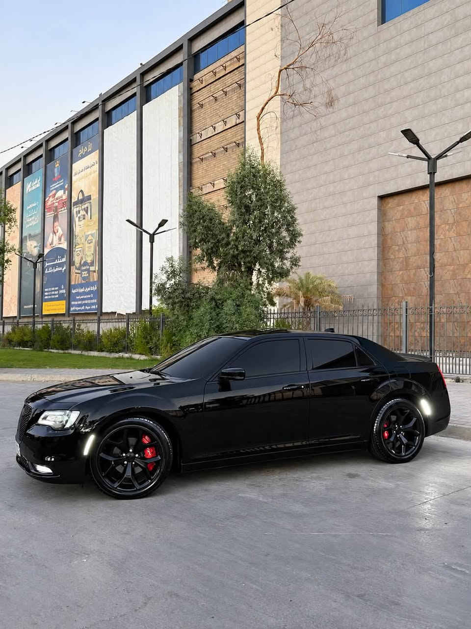سلام عليكم للبيع كرايسلر اوباما 2023 
فئه الS فول 1/1 
لون اسود 
رقم أربيل 
كتاب تضليل قبل شهر مسوي بعد بي 11 شهر 
محرك 6 سلندر 3.6
حادث السياره طخه جاملغ امامي يسره فقط بدون دواخل 
دخلت من امريكا ماشيه 45 الف ميل وهسه 54 الف ميل يعني 9 الاف ماشيه بلعراق 
مواصفات السياره 
بنوراما 
حساس امامي خلفي 
شفتات بلستيرن 
شاشه جبيره 
كير 8 نمر ماوس 
نظام سبورت 
كشنات تدفئه تبريد 
اشاير بلمري
تخم تاير جديد شديته 
وباتري جديد 
مكاني بغداد 
للاستفسار ***********
