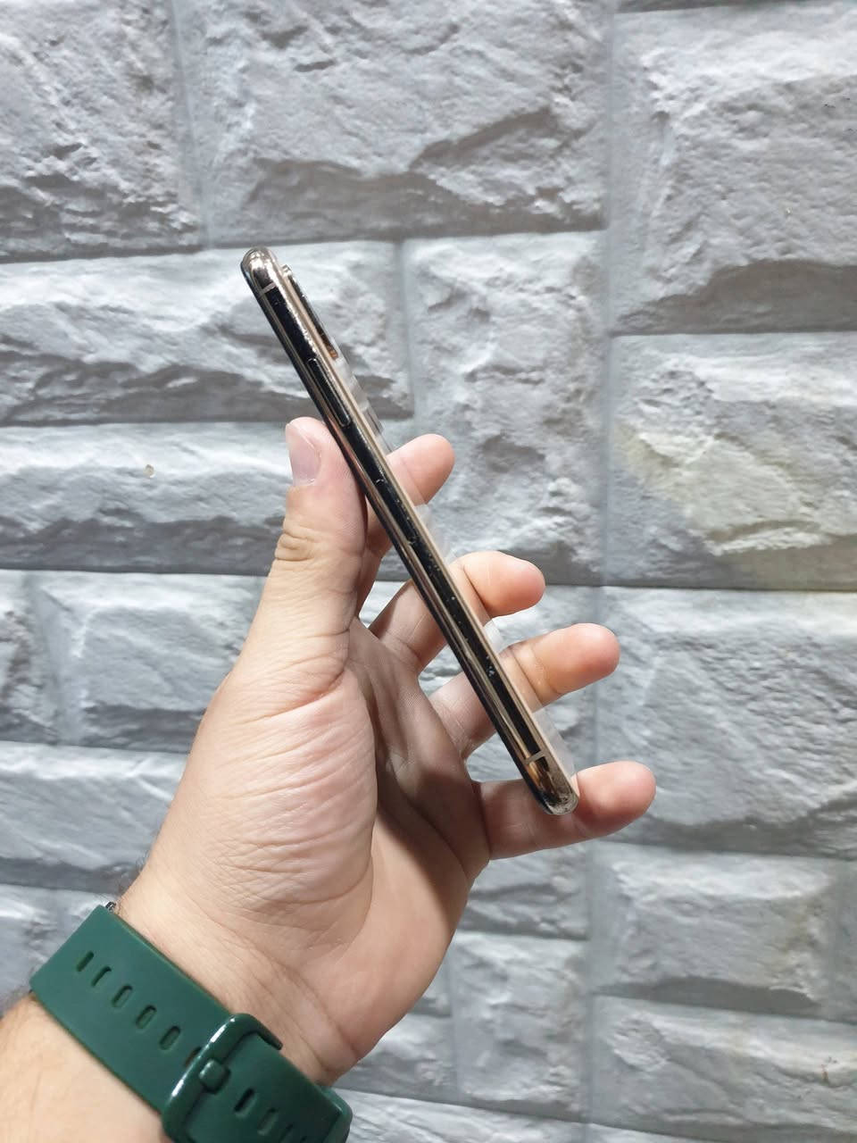 السلام عليكم 
ايفون xs الصغير 
ذاكره 256
بطاريه 100 مستبدله 
فيس ايدي شغال 
الجهاز نضيف جدا وماناقصه شي
سعره ( 175 )  وبي مجال 
مكاني حله 
رقمي ***********
