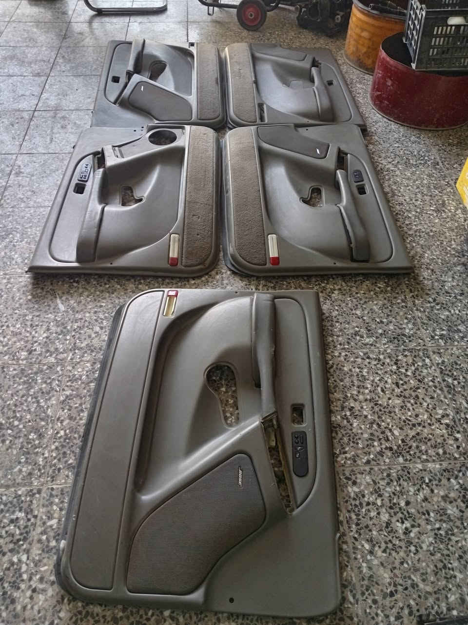 بطاين أبواب • يوكن • جملة مفرد