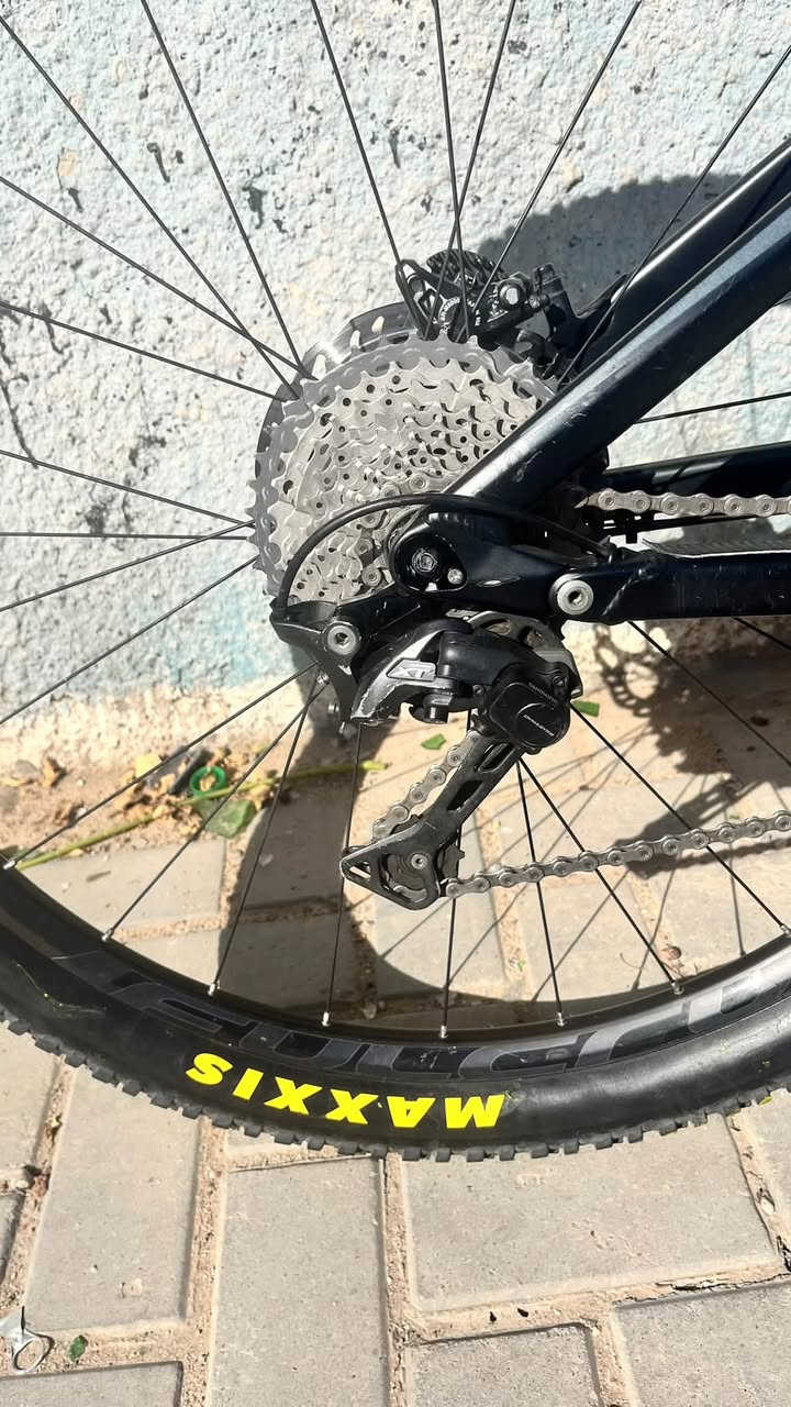 ⁨	Cube stereo hbc كاربون
حجم 29
المواصفات:
البريك shimano xt
كروبسيت shimano xt 11x2
الدبل الامامي fox rhythm 32
الدبل الخلفي fox float
درورب كيوب
ستيرن ركبة وسرج كيوب
تايرات ماكسز
السعر او الاستفسار خاص او ***********⁩
